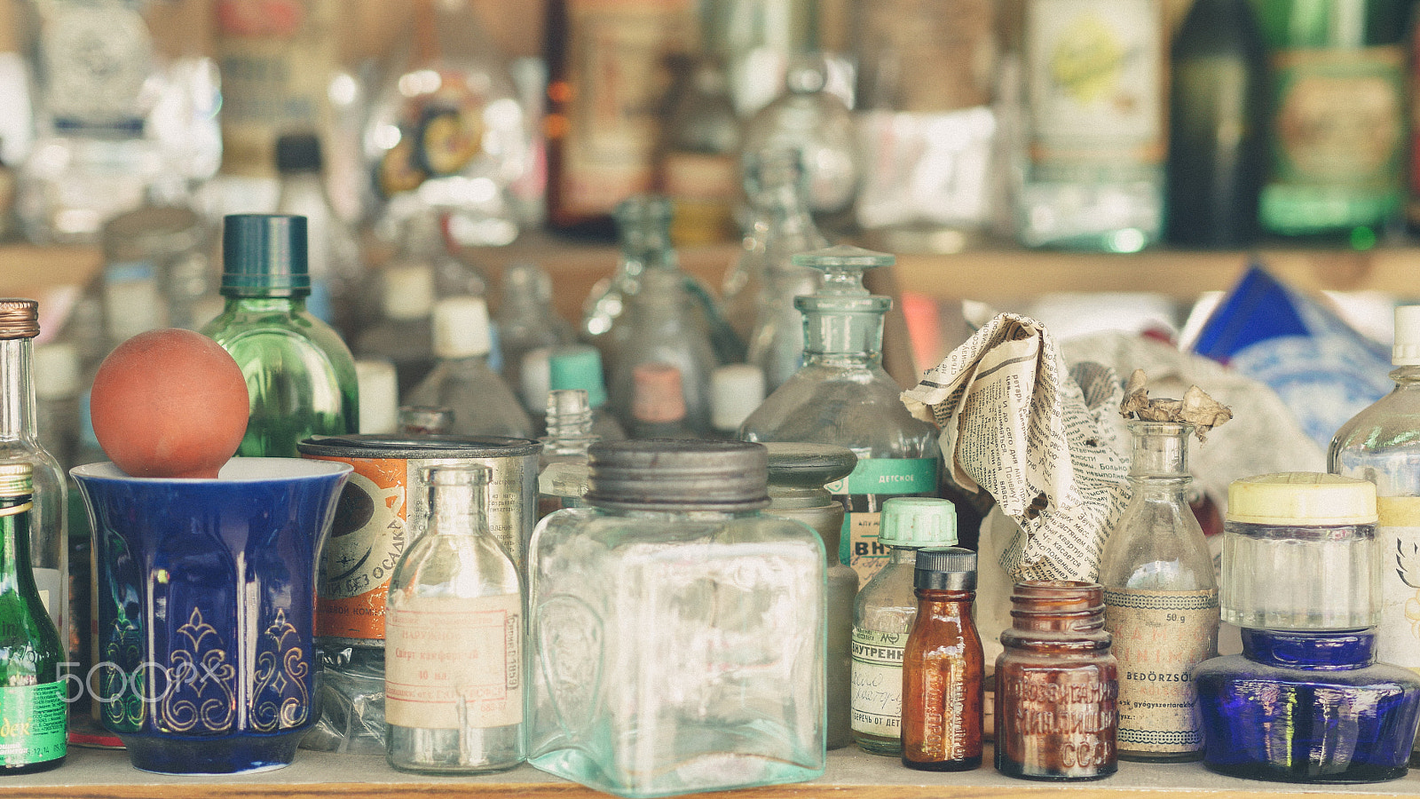 Panasonic Lumix DMC-G7 + Olympus M.Zuiko Digital 45mm F1.8 sample photo. Vintage bottles at flea market photography