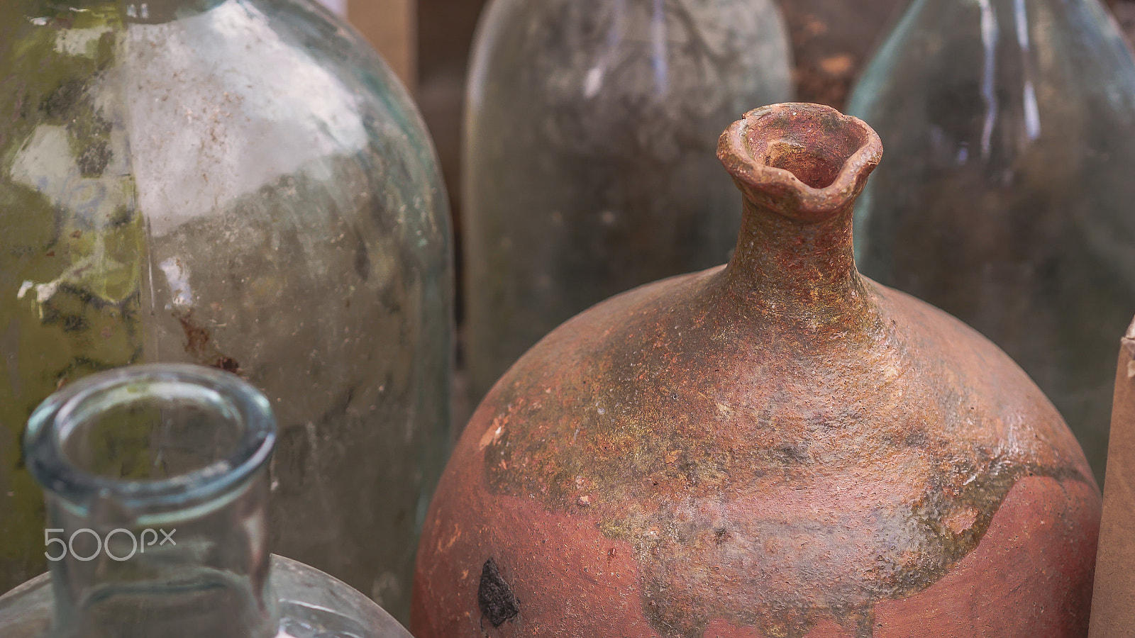 Panasonic Lumix DMC-G7 + Olympus M.Zuiko Digital 45mm F1.8 sample photo. Antique clay bottle photography