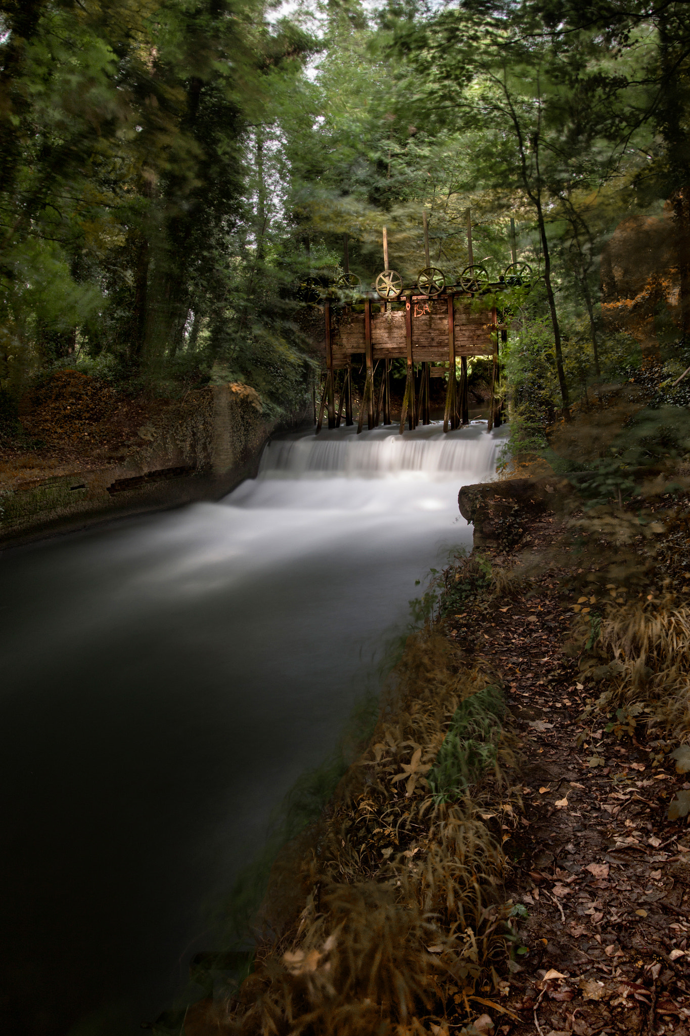 Tamron SP AF 17-50mm F2.8 XR Di II LD Aspherical (IF) sample photo. Little waterfall photography