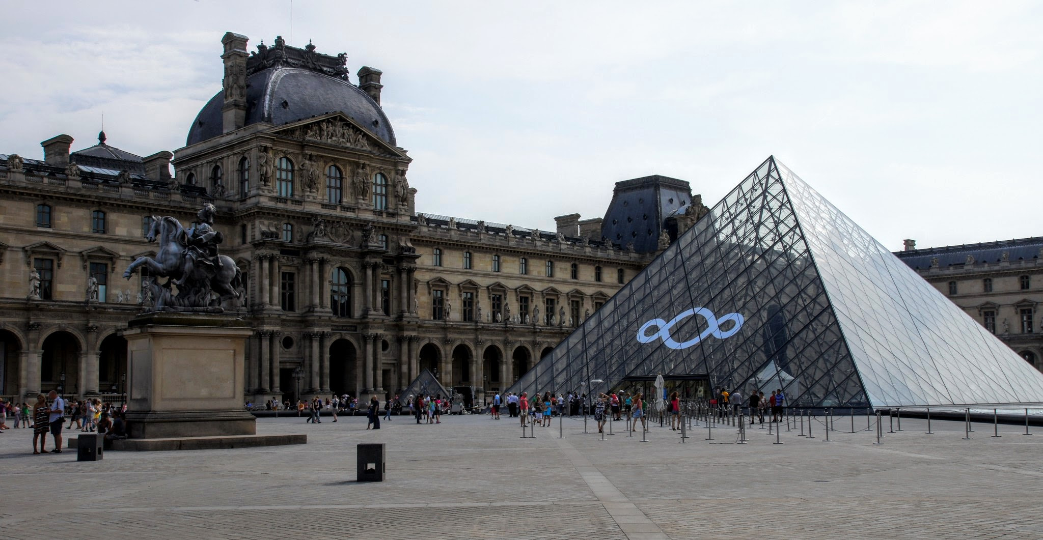 Sony DT 16-105mm F3.5-5.6 sample photo. The louvre museum photography