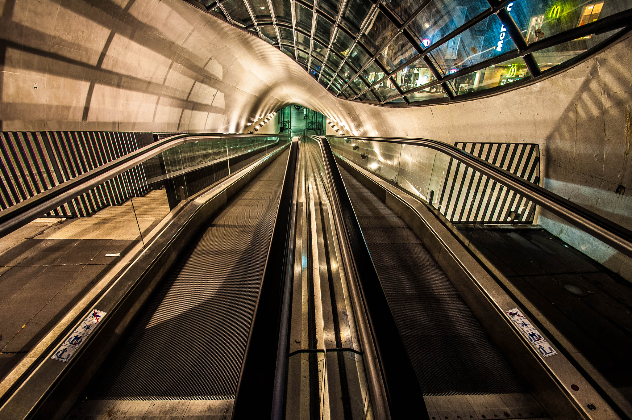Nikon D5000 sample photo. To the metro eindhoven photography