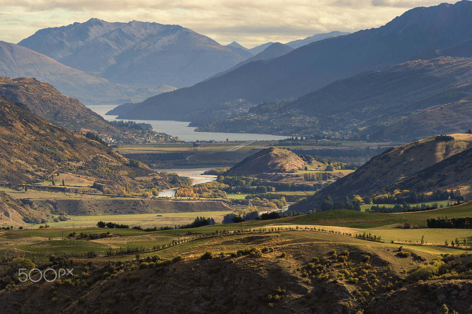 Nikon Df + Nikon AF-S Nikkor 28-300mm F3.5-5.6G ED VR sample photo. Queenstown from the best viewpoint photography