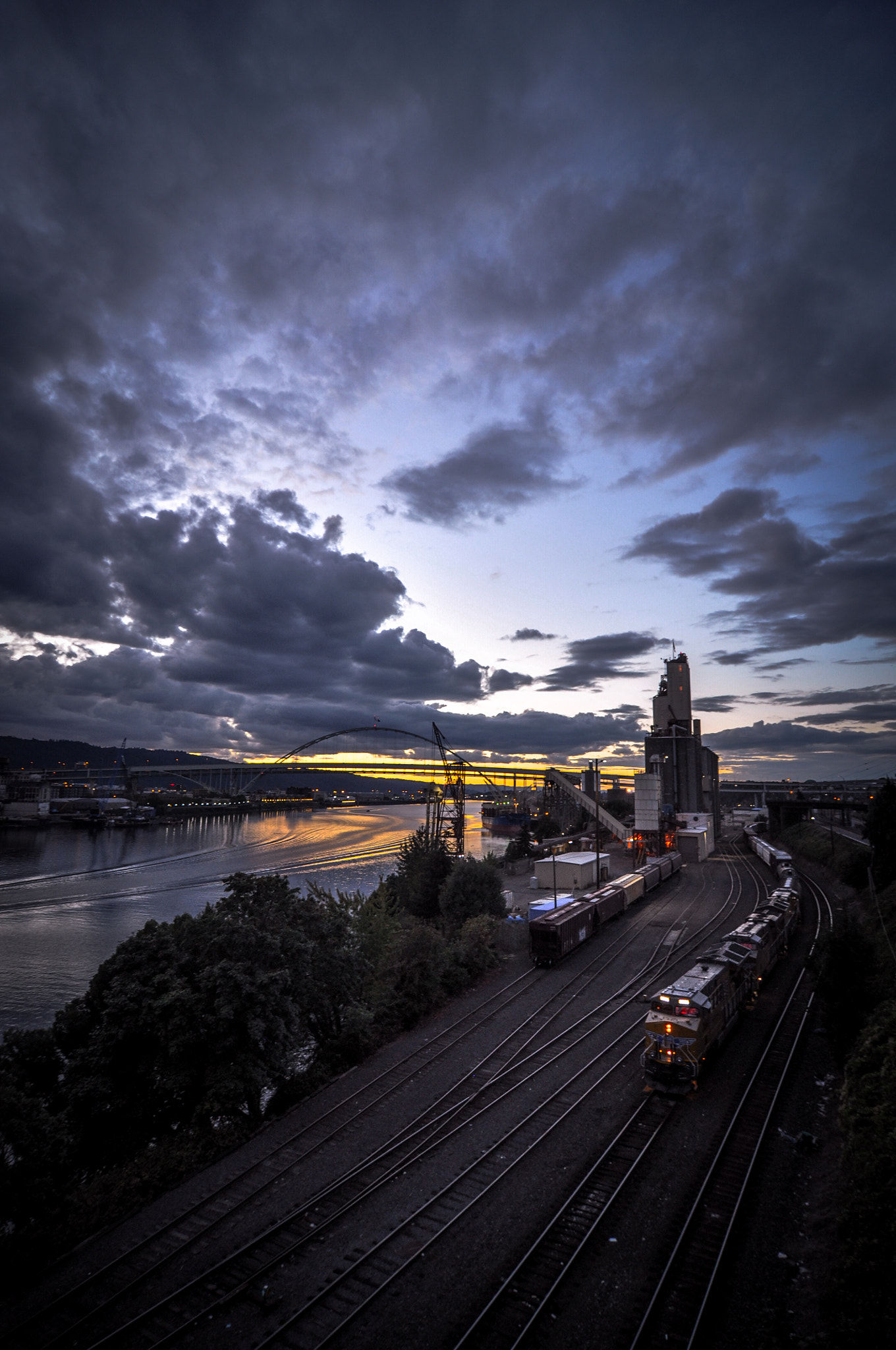 Tokina AT-X Pro 12-24mm F4 (IF) DX sample photo. Building america photography