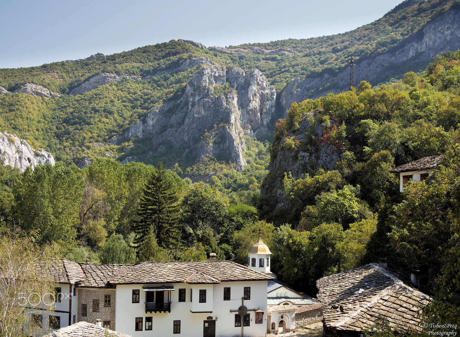 Olympus OM-D E-M5 + LUMIX G 20/F1.7 II sample photo. Cherepish monastery photography