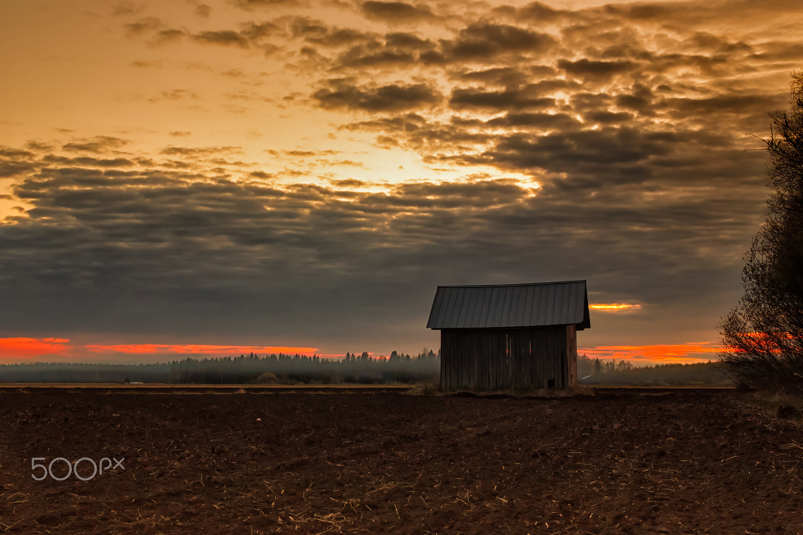 Canon EF-S 24mm F2.8 STM sample photo. Tiny barn house on the burning fields photography