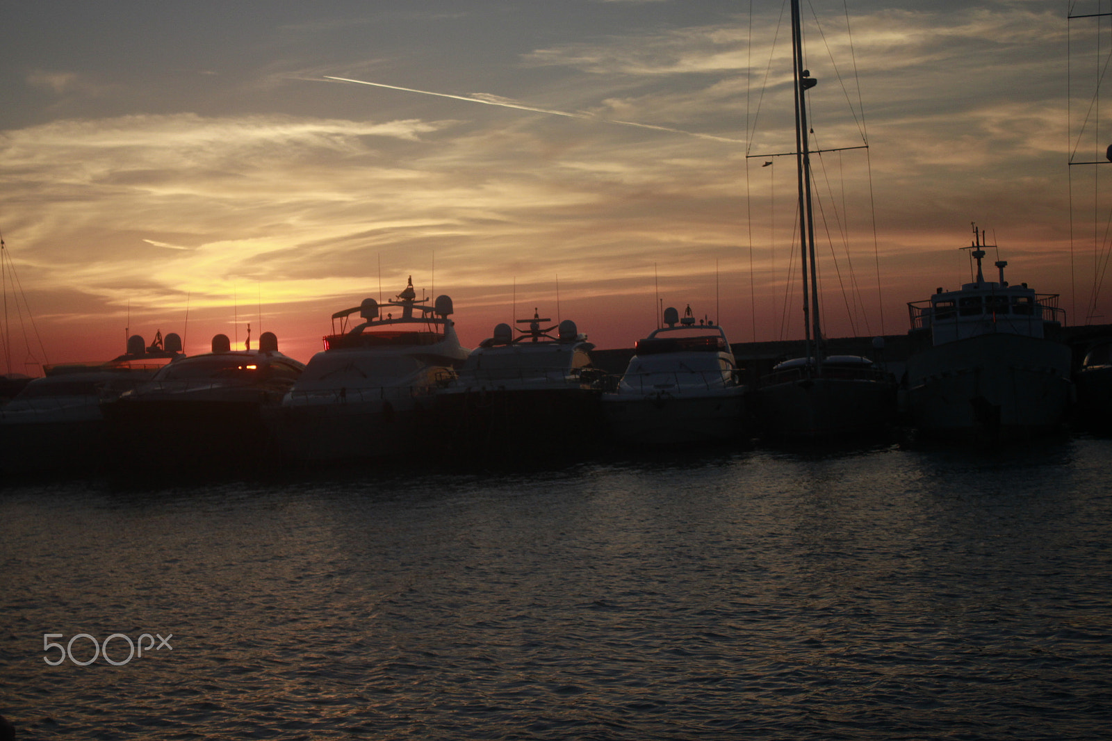 Canon EOS 500D (EOS Rebel T1i / EOS Kiss X3) sample photo. Sunset in port photography