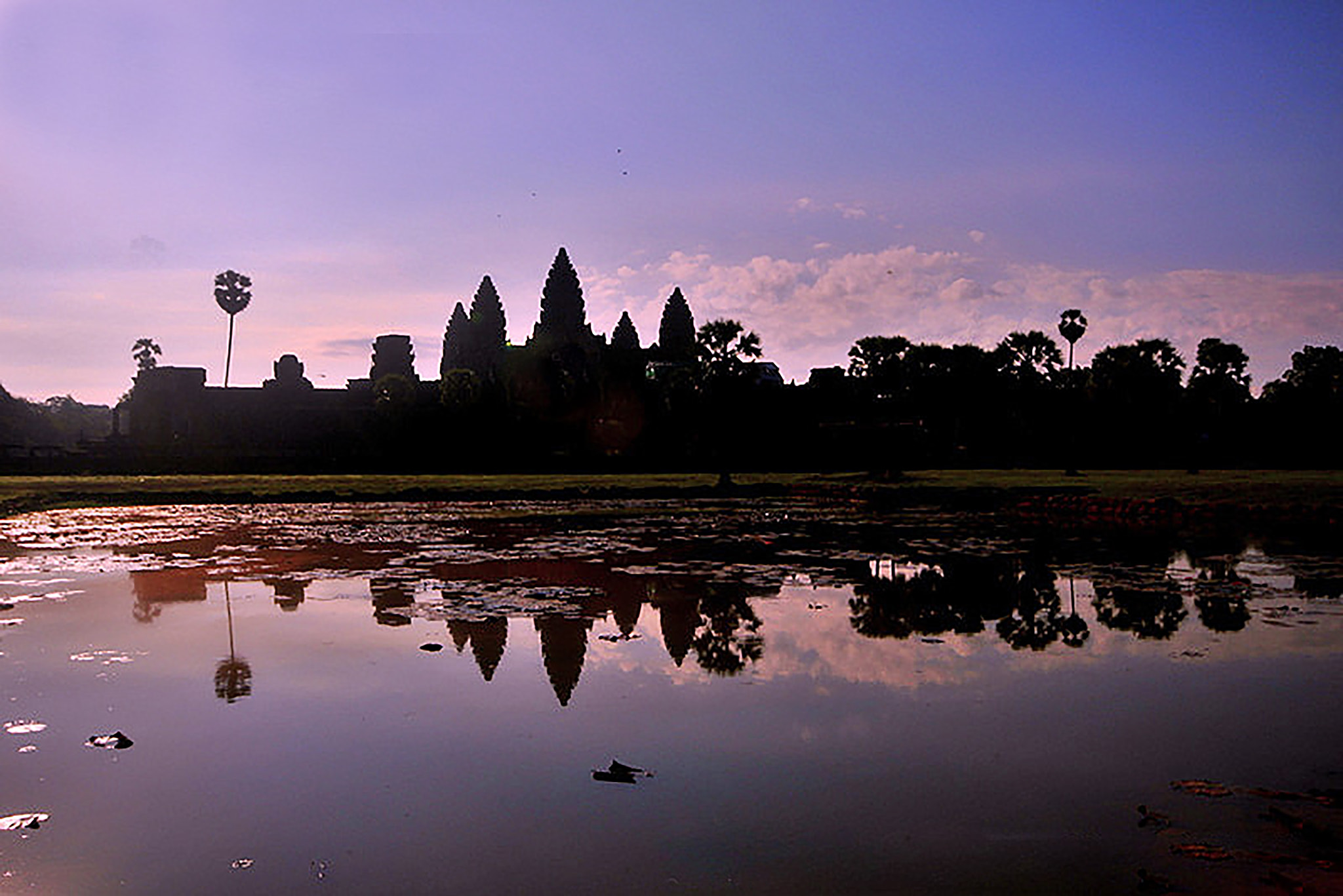 Sigma 10-20mm F4-5.6 EX DC HSM sample photo. Anghor wat cambodia photography