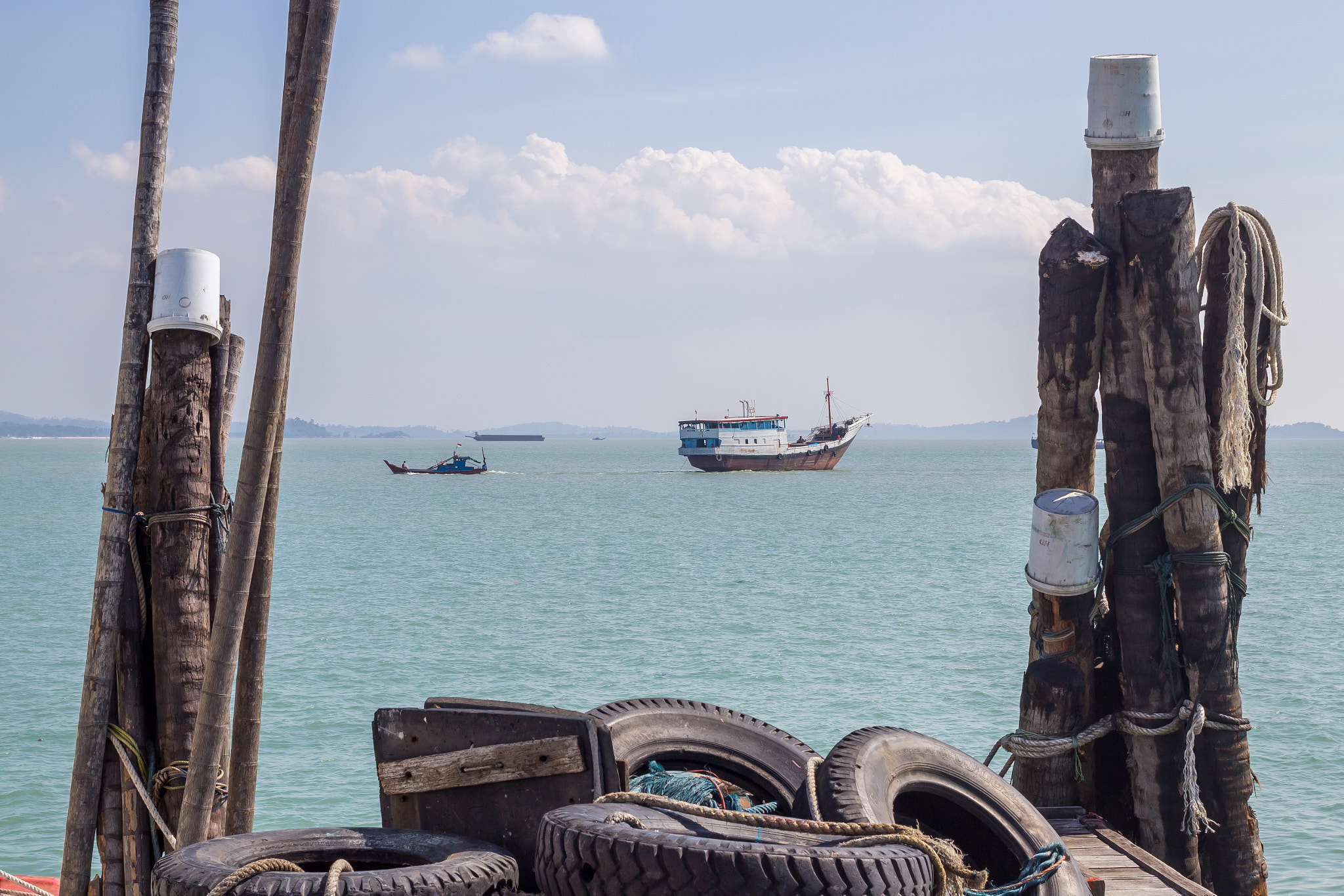 Canon EOS 600D (Rebel EOS T3i / EOS Kiss X5) + Canon EF 40mm F2.8 STM sample photo. Indonesian fishing boats photography