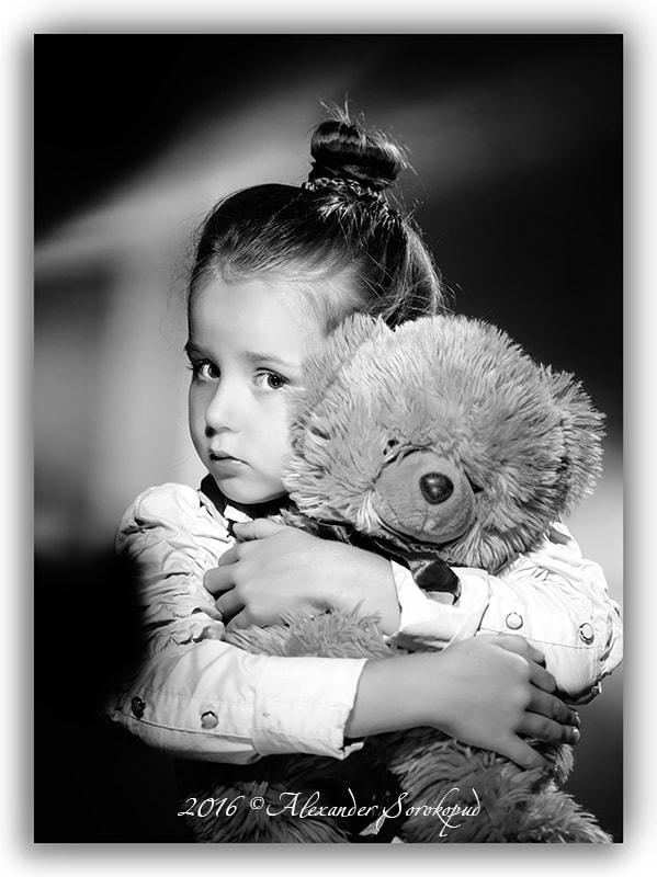 Sony a99 II + Minolta AF 85mm F1.4 G (D) sample photo. Expressive preschooler girl portrait in harcourt vintage style photography