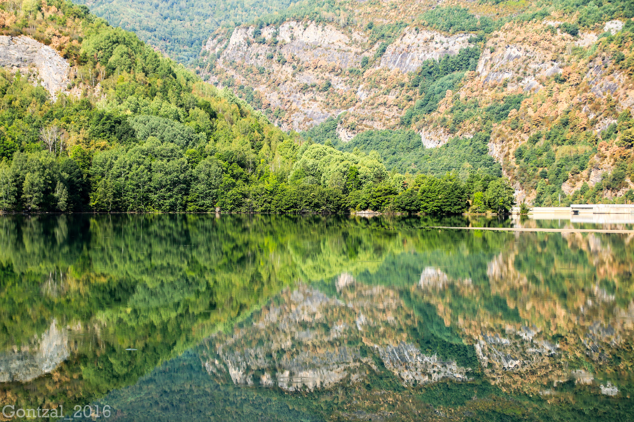 Canon EOS 70D + Canon TS-E 90mm F2.8 Tilt-Shift sample photo. Reflejos photography