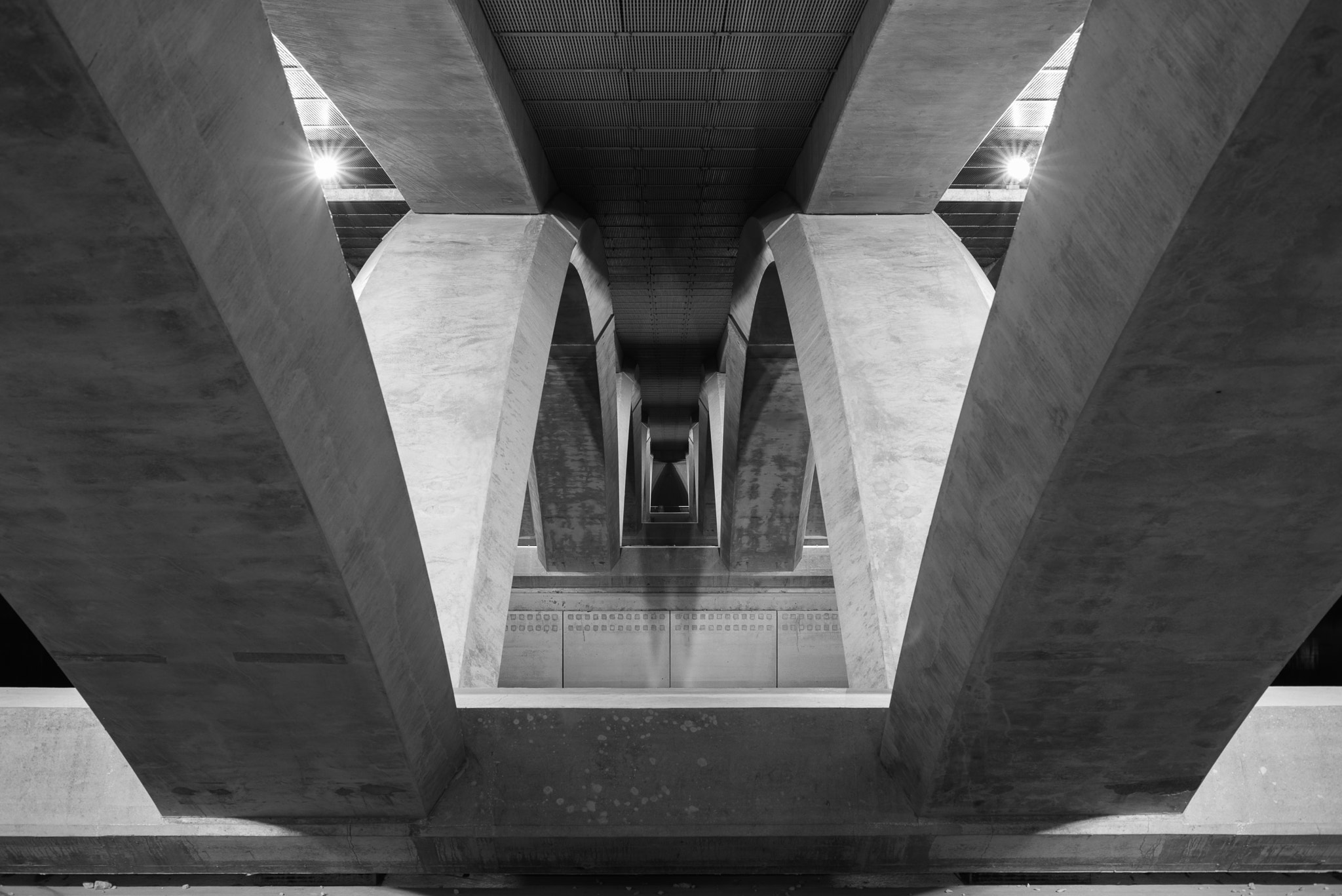 ZEISS Makro-Planar T* 50mm F2 sample photo. Night bridge in columbus photography