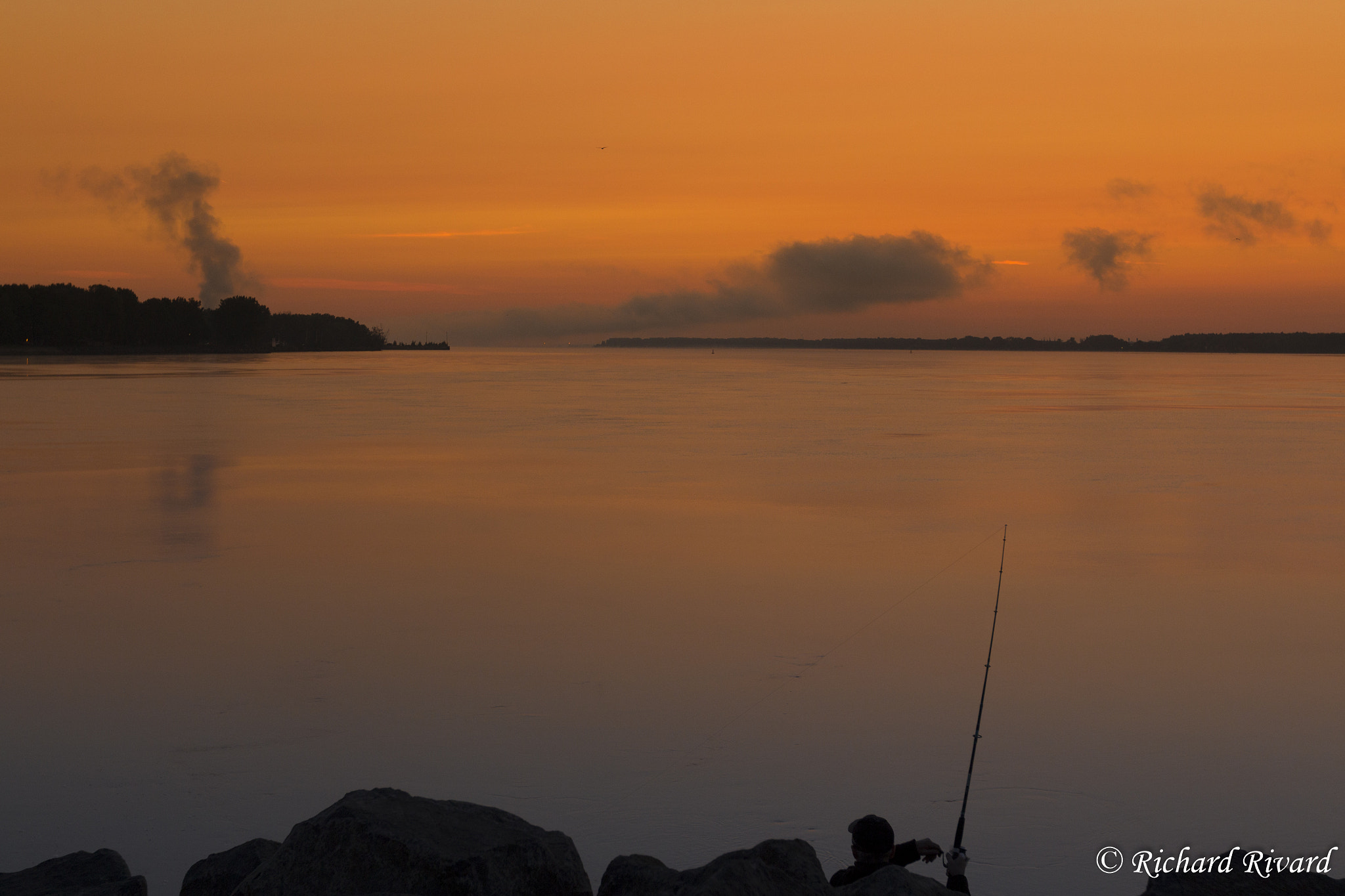 Canon EOS 700D (EOS Rebel T5i / EOS Kiss X7i) + Canon EF 16-35mm F2.8L II USM sample photo. Morning fishing photography