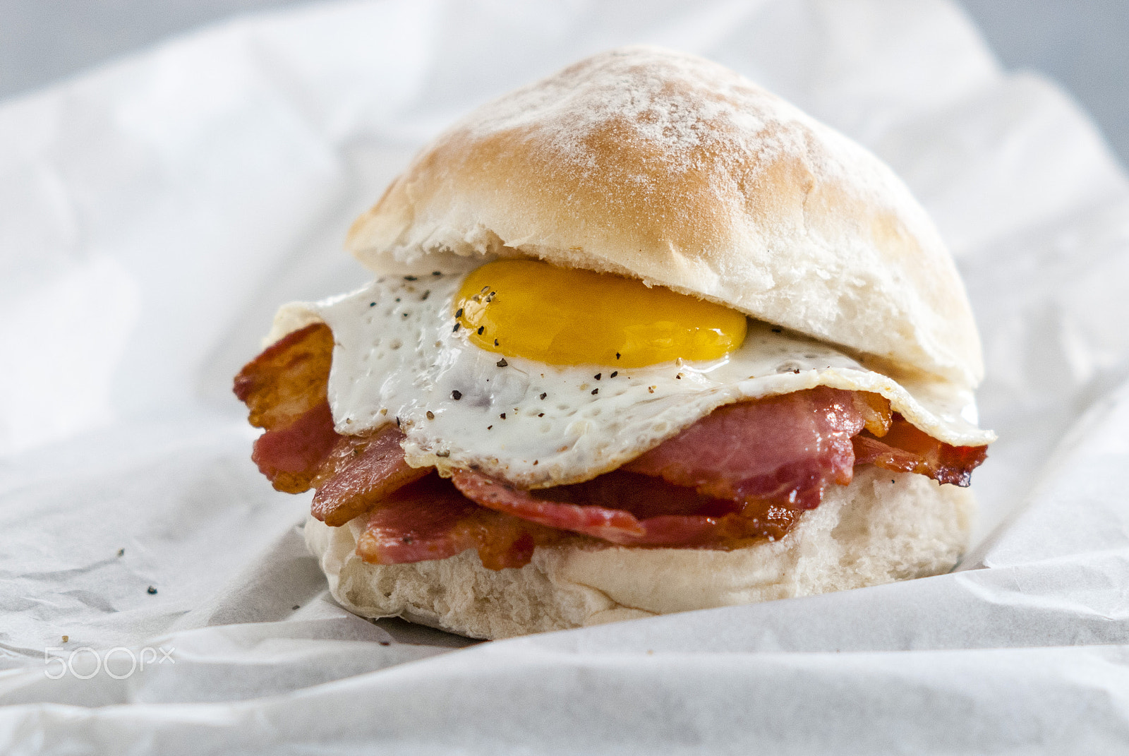 Nikon D80 + AF DC-Nikkor 135mm f/2 sample photo. Breakfast buttie with egg photography