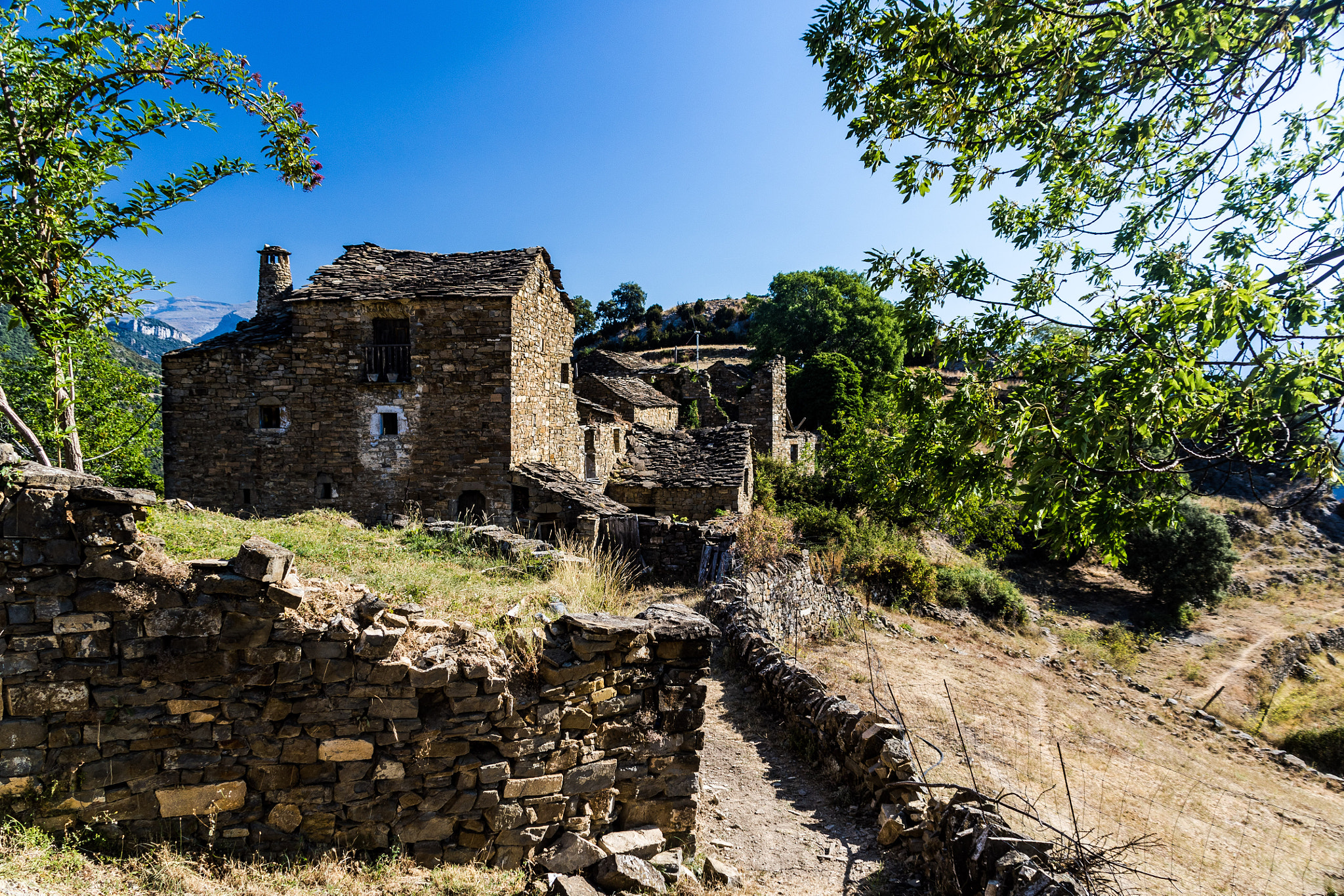 Canon EF 75-300mm F4.0-5.6 IS USM sample photo. Abandoned village photography