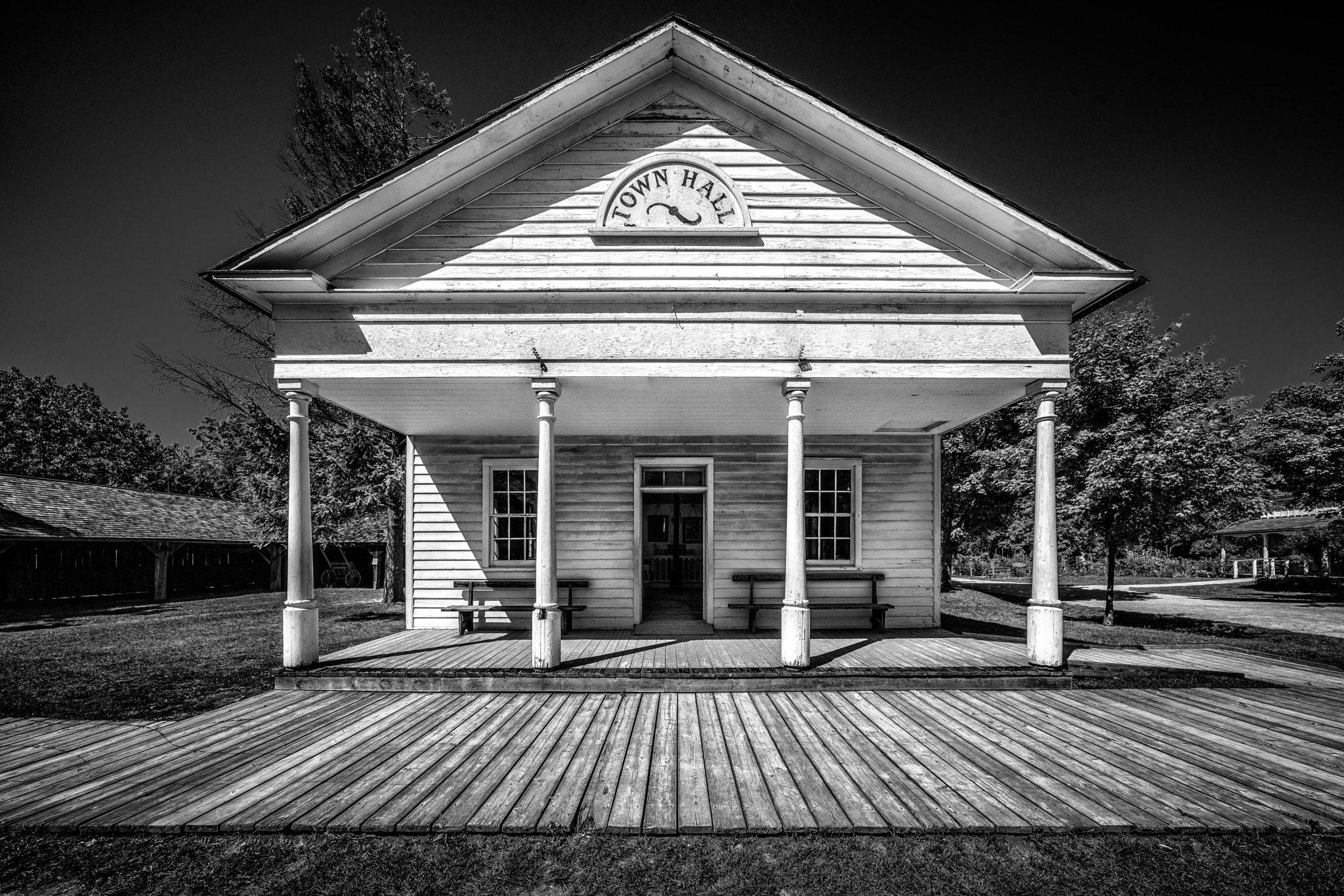 Sony a7R II + Voigtlander HELIAR-HYPER WIDE 10mm F5.6 sample photo. Town hall photography