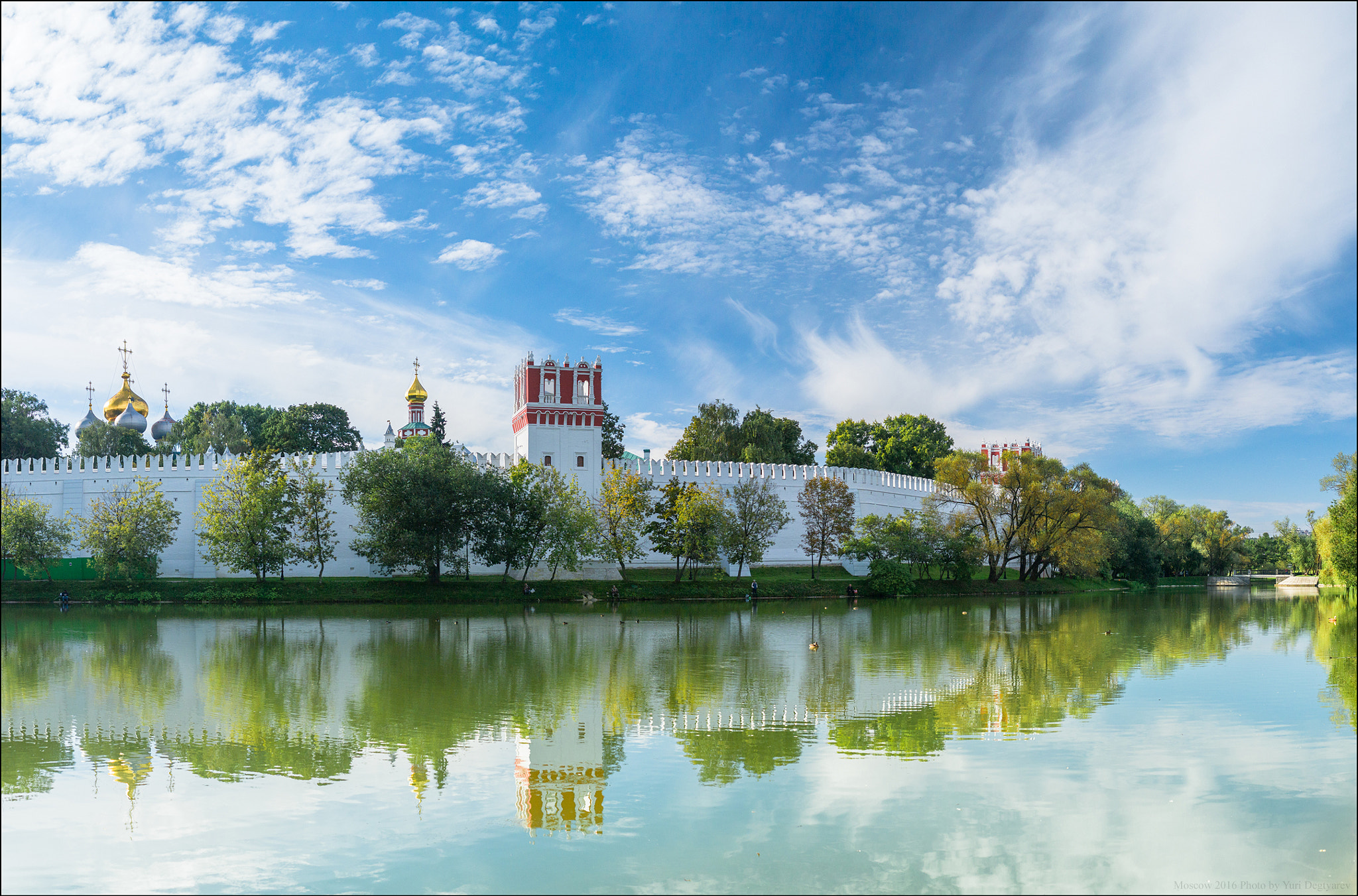 Panasonic Lumix DMC-G3 + Panasonic Leica DG Summilux 25mm F1.4 II ASPH sample photo. Russia. moscow. near the novodevichy convent. photography