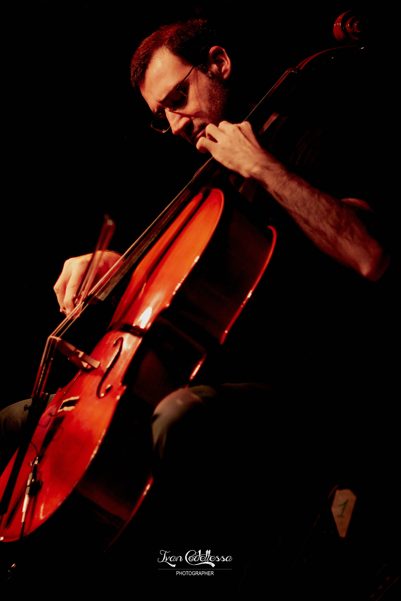 Canon EF 85mm F1.2L II USM sample photo. Music, jazz, solidarity photography