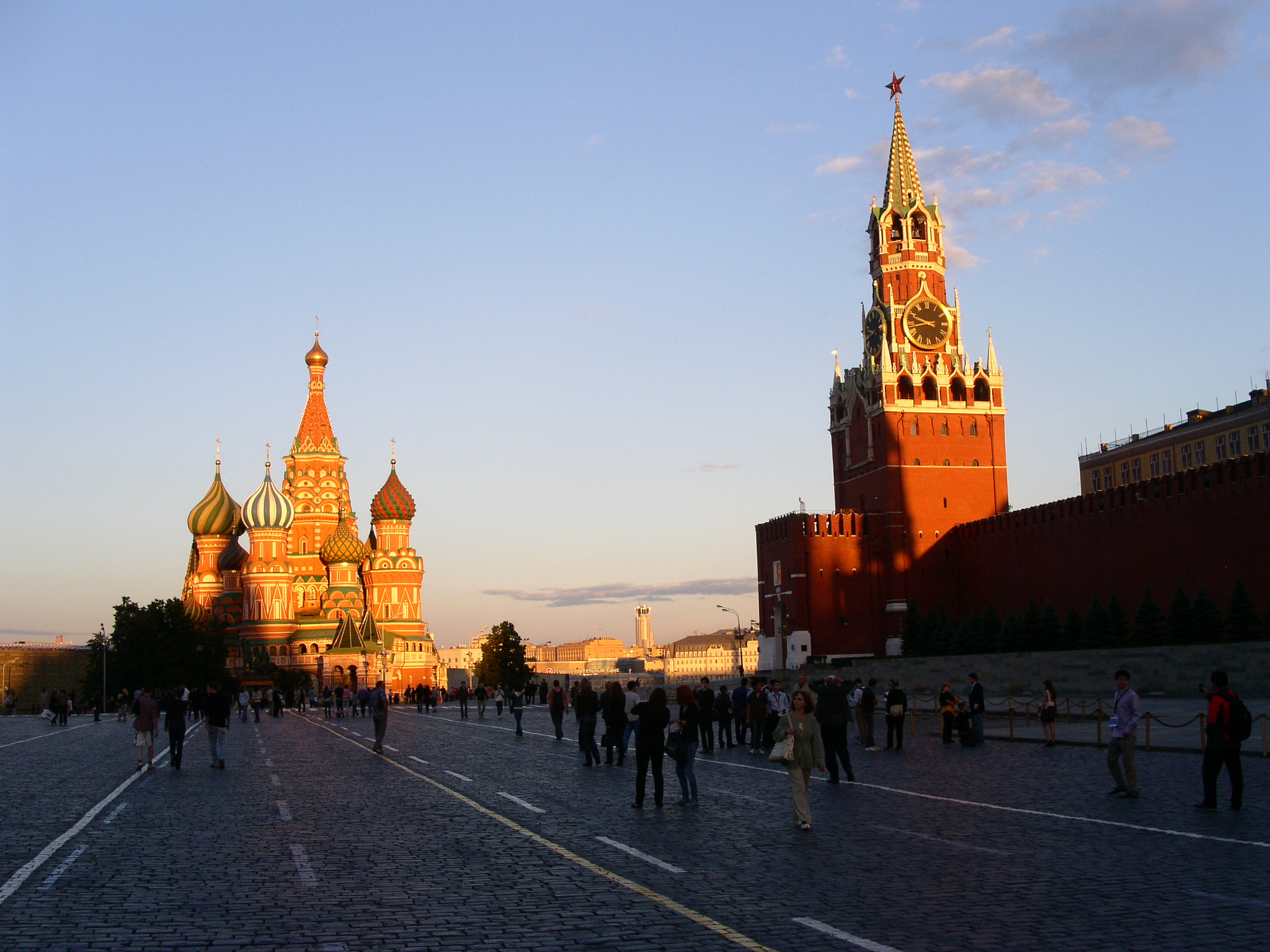 KONICA MINOLTA DiMAGE F300 sample photo. Sunset in red square photography