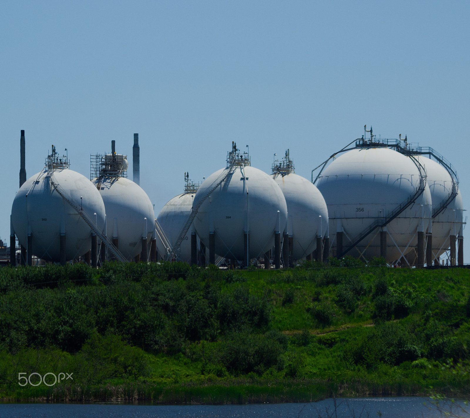 Olympus Zuiko Digital ED 70-300mm F4.0-5.6 sample photo. Industrial oil storage photography