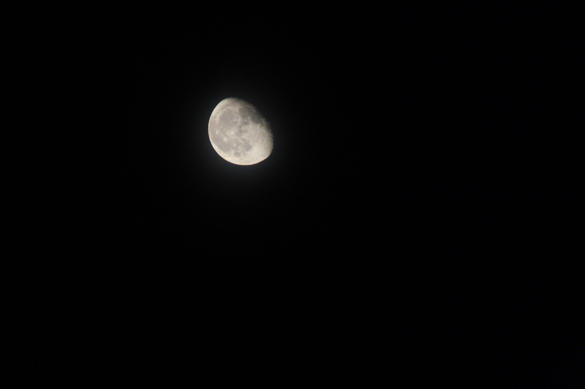 Canon EF 75-300mm F4.0-5.6 IS USM sample photo. The moon photography