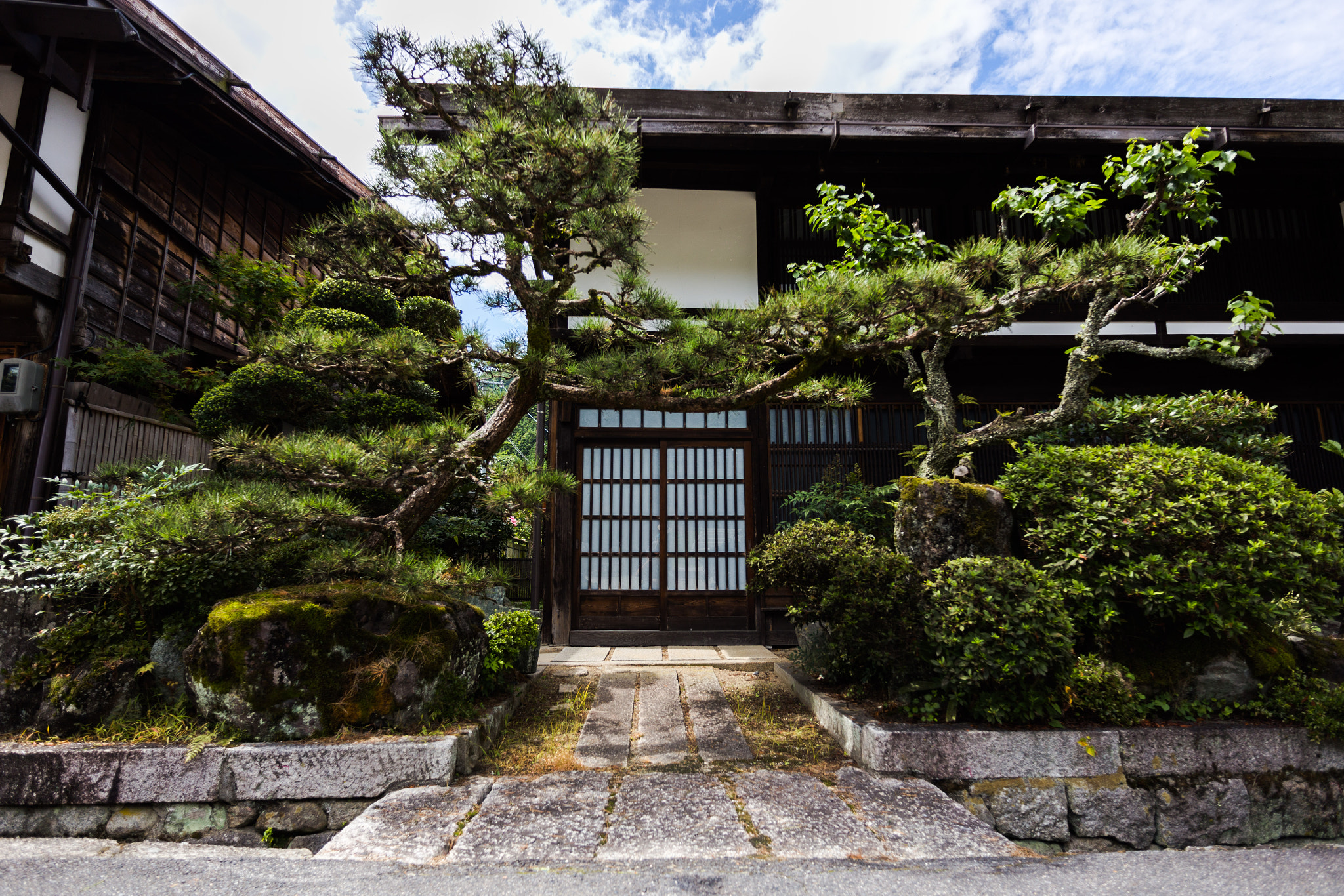 ZEISS Distagon T* 18mm F3.5 sample photo. Japanese traditional house photography