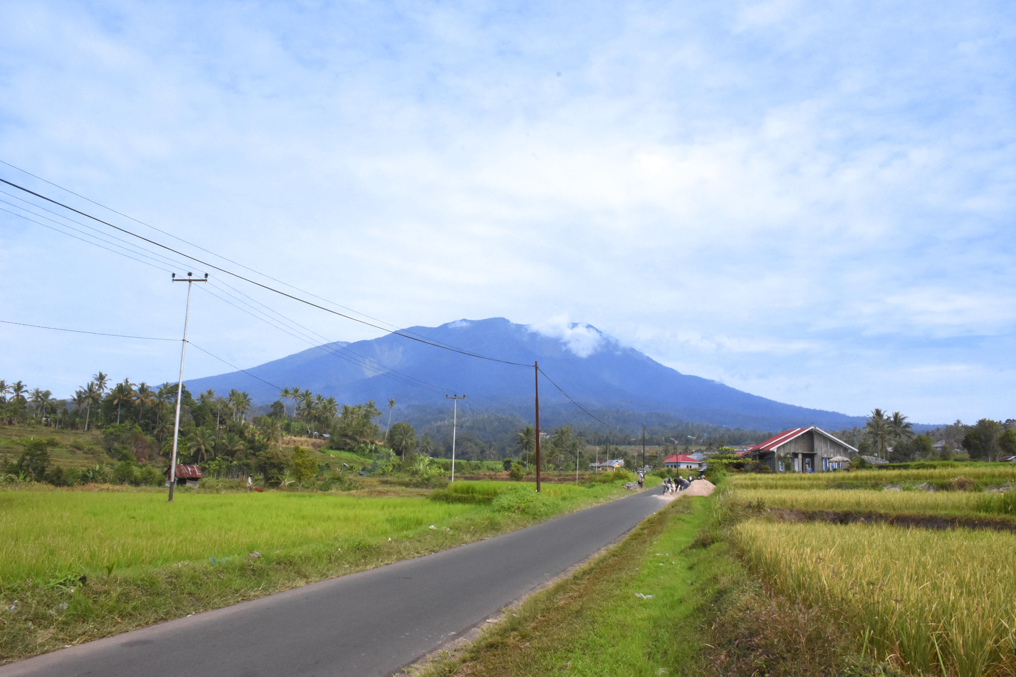 Nikon D7200 + AF Nikkor 28mm f/1.4D sample photo. The village photography