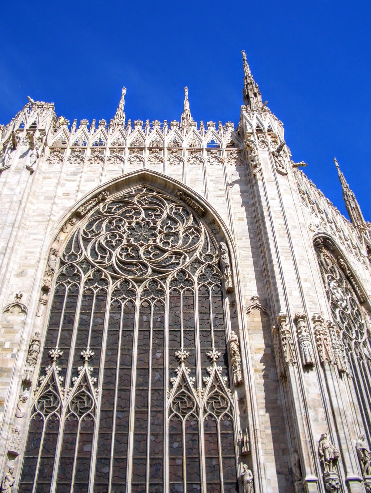 CASIO EX-Z57 sample photo. Milano duomo window photography