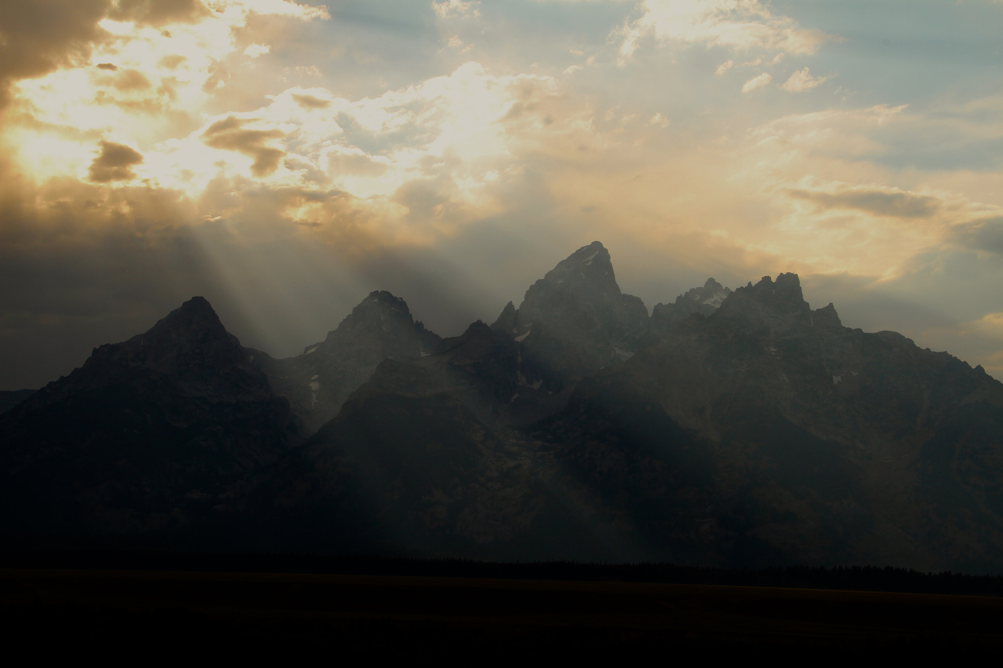 Canon EOS 7D + Canon EF-S 18-135mm F3.5-5.6 IS sample photo. Teton sun rays ll photography