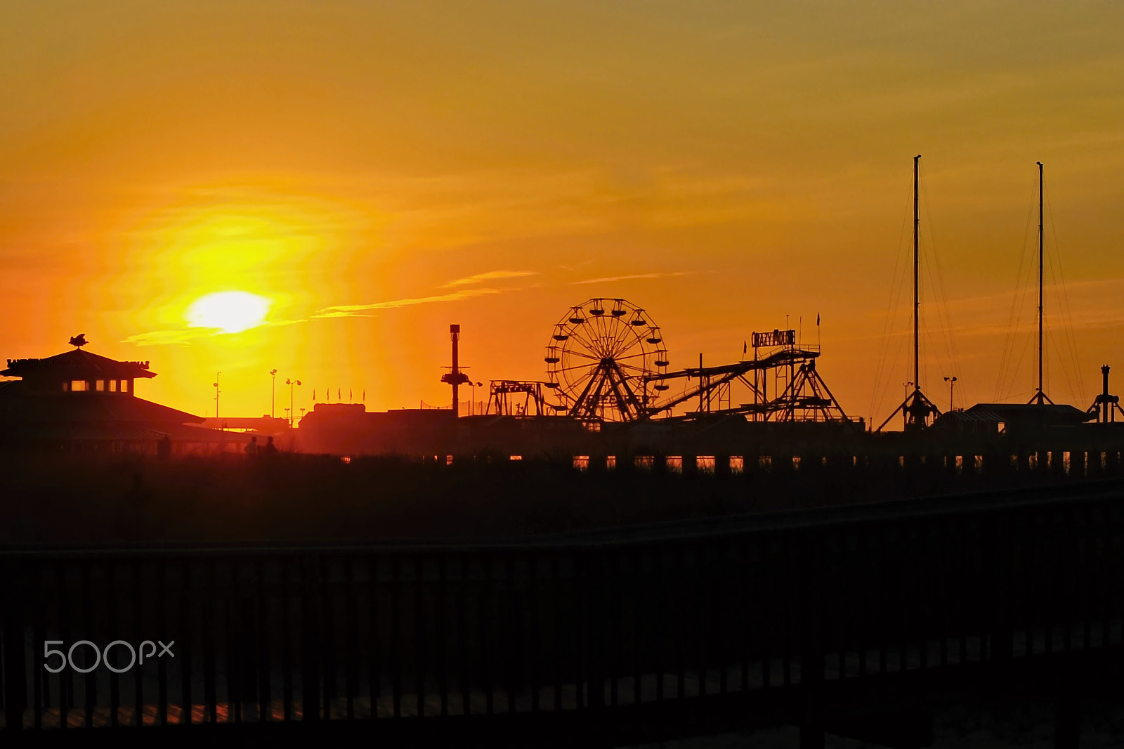 AF Zoom-Nikkor 35-70mm f/3.3-4.5 sample photo. Pier silhouette photography