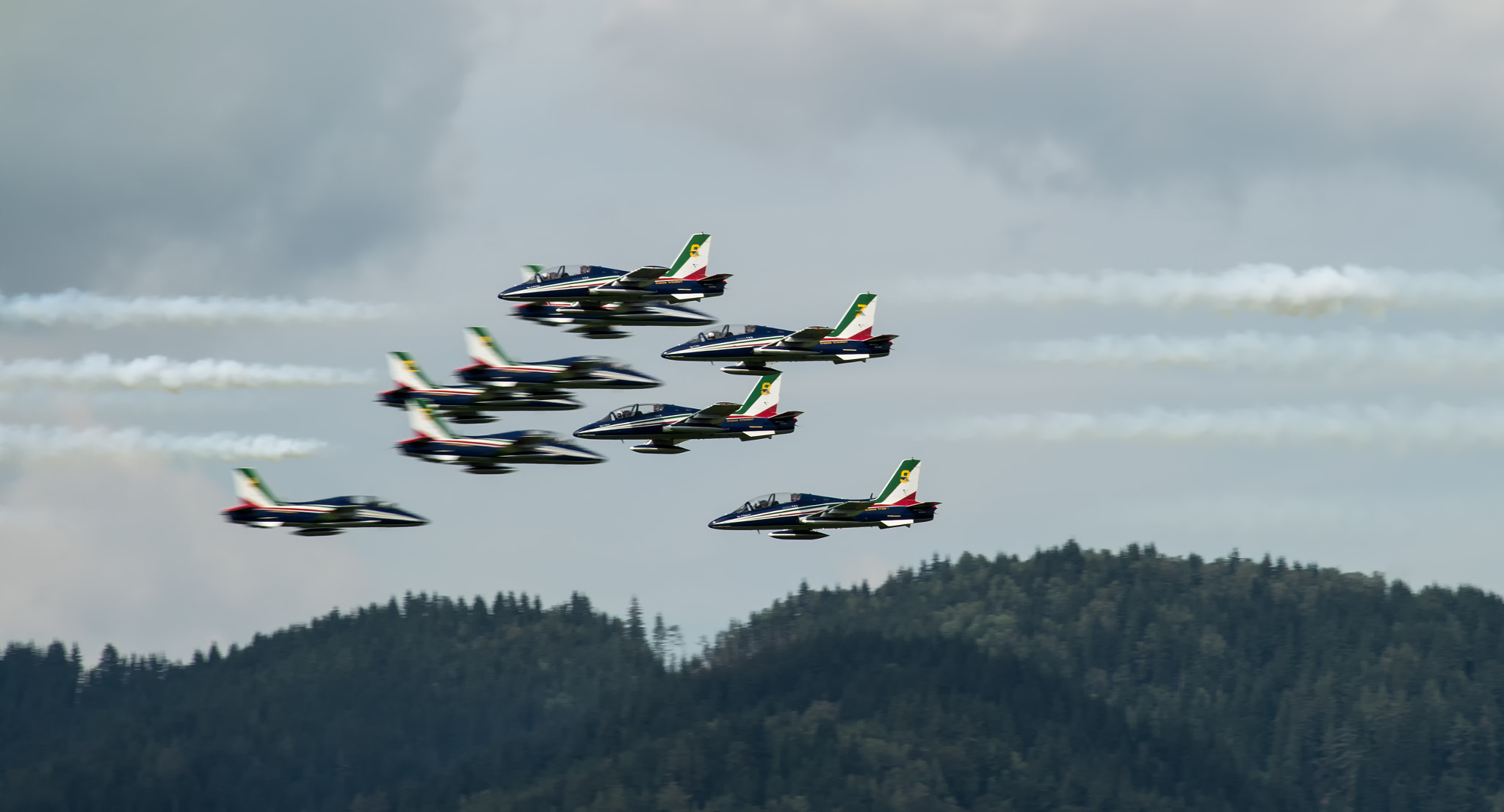Nikon D600 + AF Nikkor 70-210mm f/4-5.6D sample photo. Frecce tricolori (airpower16) photography