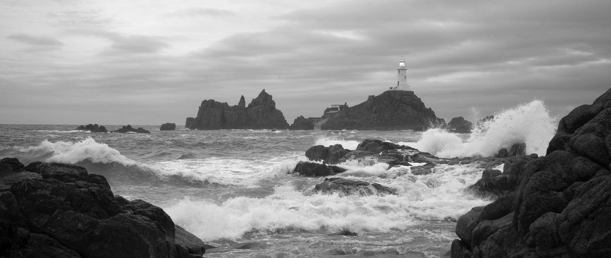 Sony a7R II + Sony FE 28-70mm F3.5-5.6 OSS sample photo. Waves crash against the coastal rocks photography