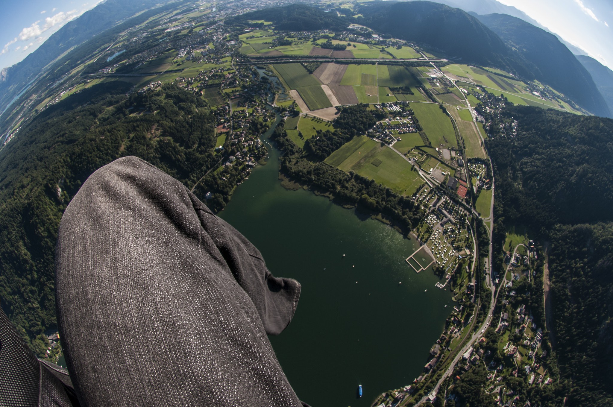 Nikon AF DX Fisheye-Nikkor 10.5mm F2.8G ED sample photo. Look down photography