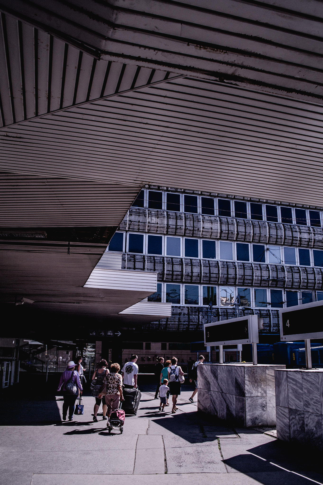 Samsung NX10 sample photo. On the streets of budapest photography