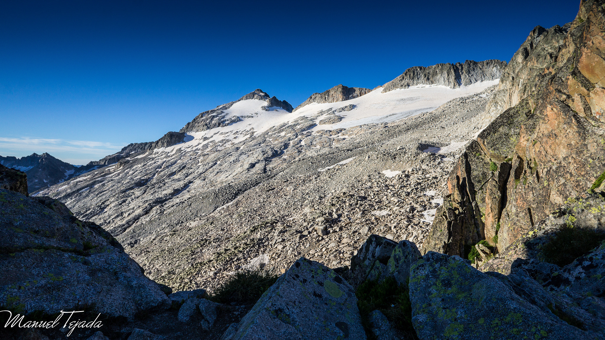 Sony Alpha NEX-F3 + Sony E 16mm F2.8 sample photo. Aneto y su glaciar photography