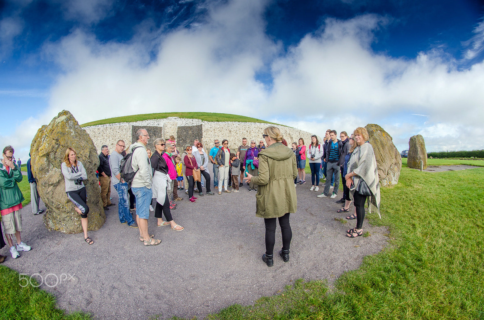 Nikon D7000 + Samyang 8mm F3.5 Aspherical IF MC Fisheye sample photo. Captive audience at newgrange photography