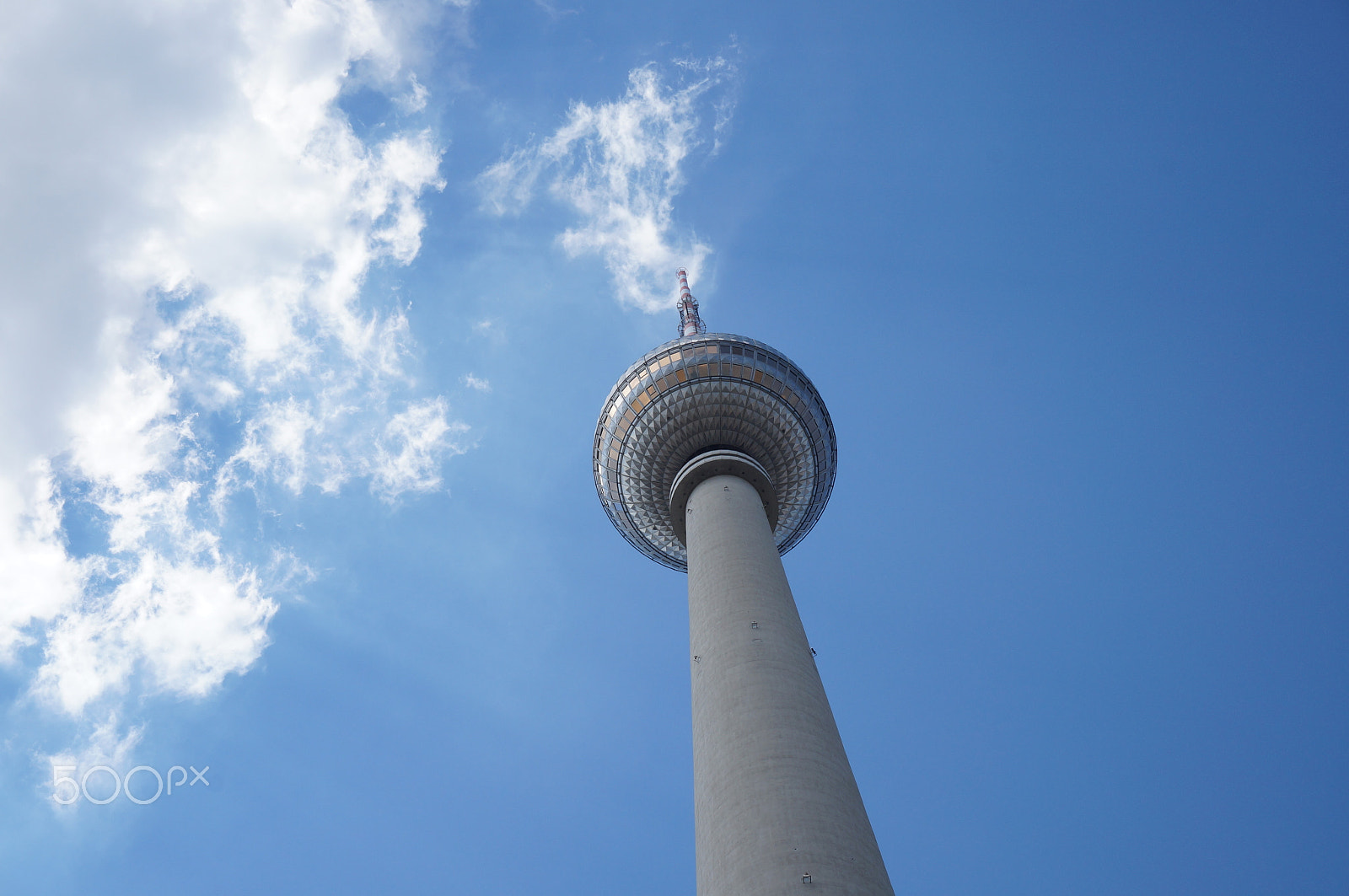 Sony E 16-50mm F3.5-5.6 PZ OSS sample photo. Up in the sky photography