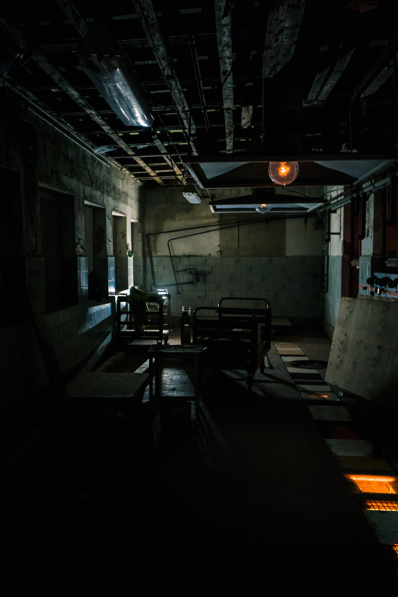 Sony a7R + Sony Vario-Sonnar T* 16-35mm F2.8 ZA SSM sample photo. Factory lights photography