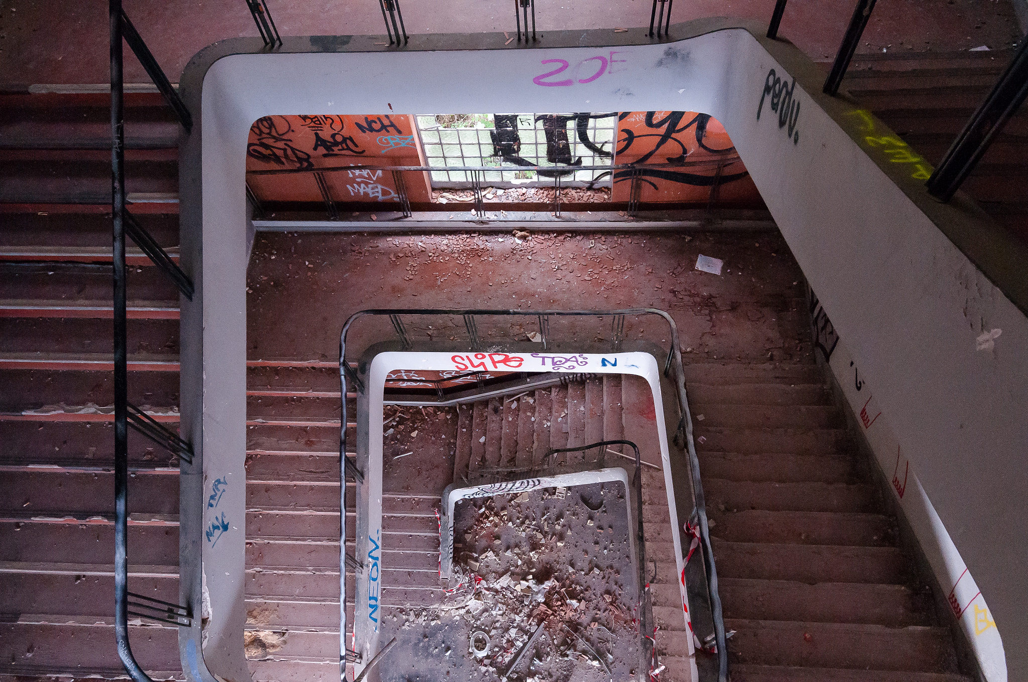 Nikon AF-S Nikkor 16-35mm F4G ED VR sample photo. Stairway photography