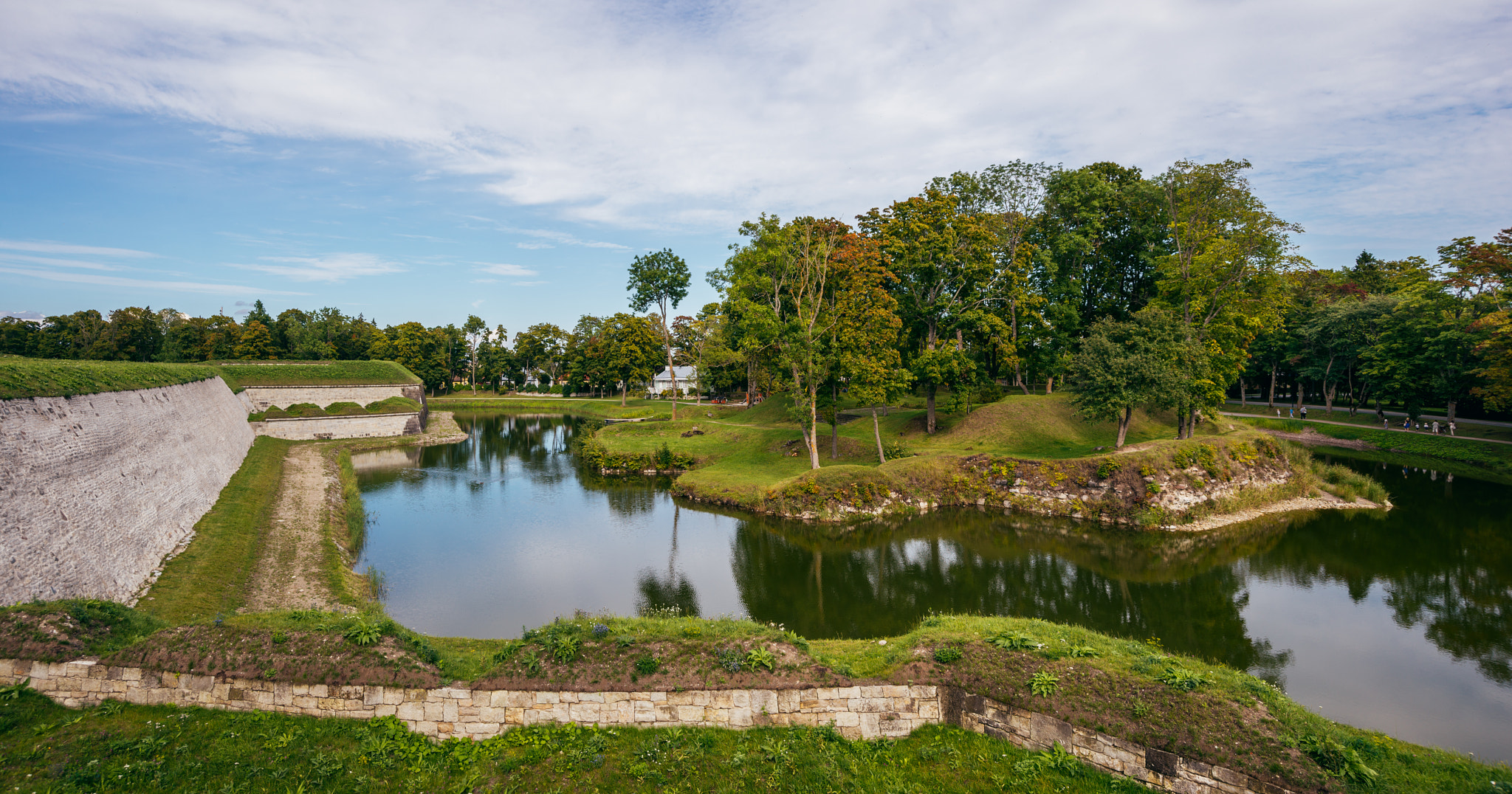 AF Zoom-Nikkor 28-70mm f/3.5-4.5D sample photo. The moat surrounding kuressaare castle photography