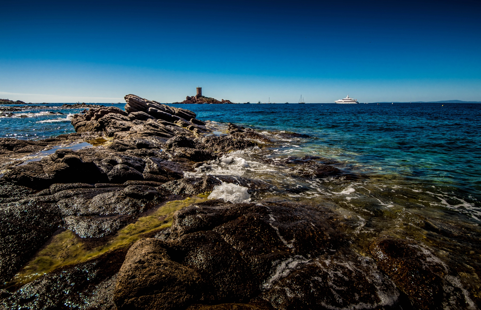 Sigma 8-16mm F4.5-5.6 DC HSM sample photo. Ile d'or - plage de dramont photography