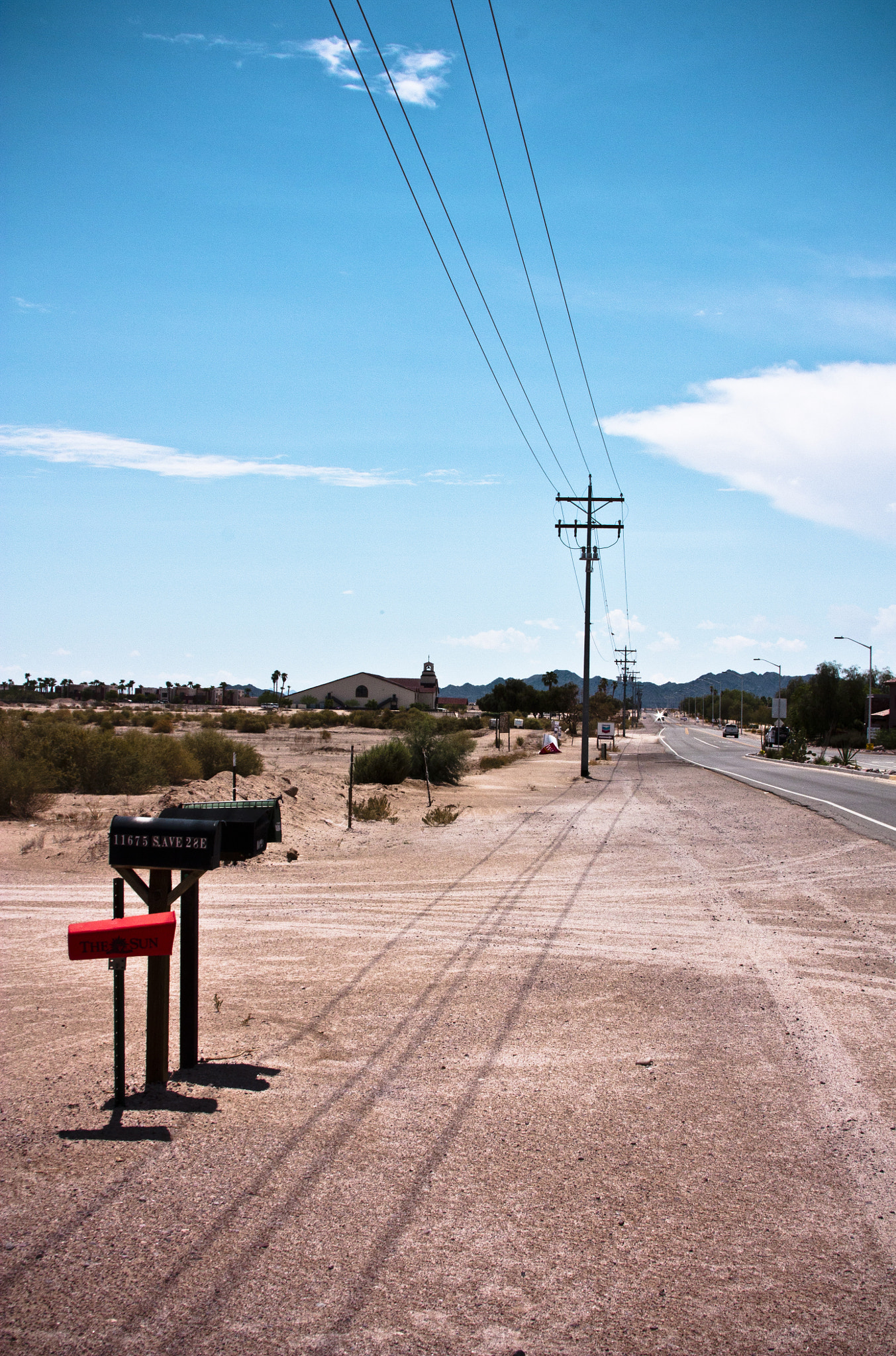 Canon EF 28-135mm F3.5-5.6 IS USM sample photo. Desert mailbox photography