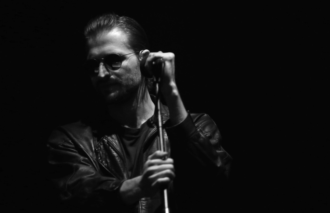 Canon 70-200mm sample photo. Singer photography