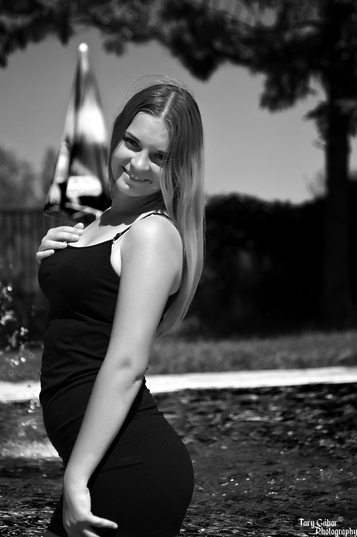 Canon EF-S 55-250mm F4-5.6 IS sample photo. Big smile and pretty girl photography