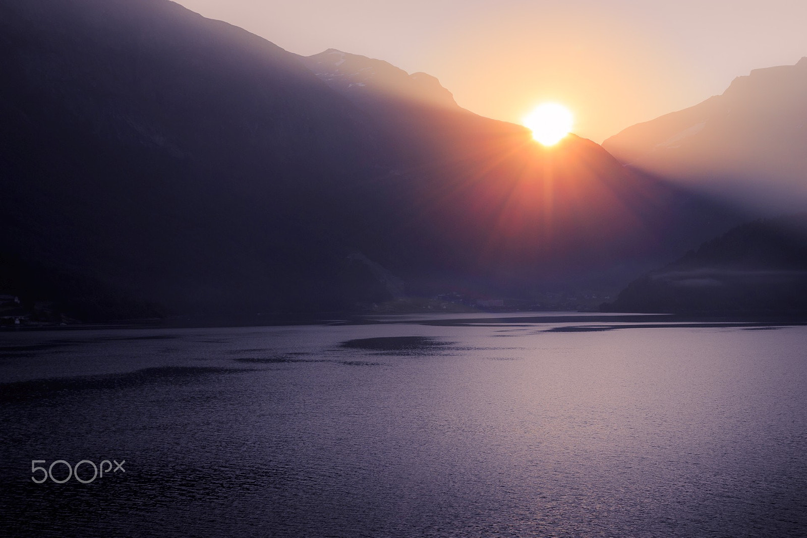 Tamron SP AF 17-50mm F2.8 XR Di II LD Aspherical (IF) sample photo. Sunrise at the fjord photography
