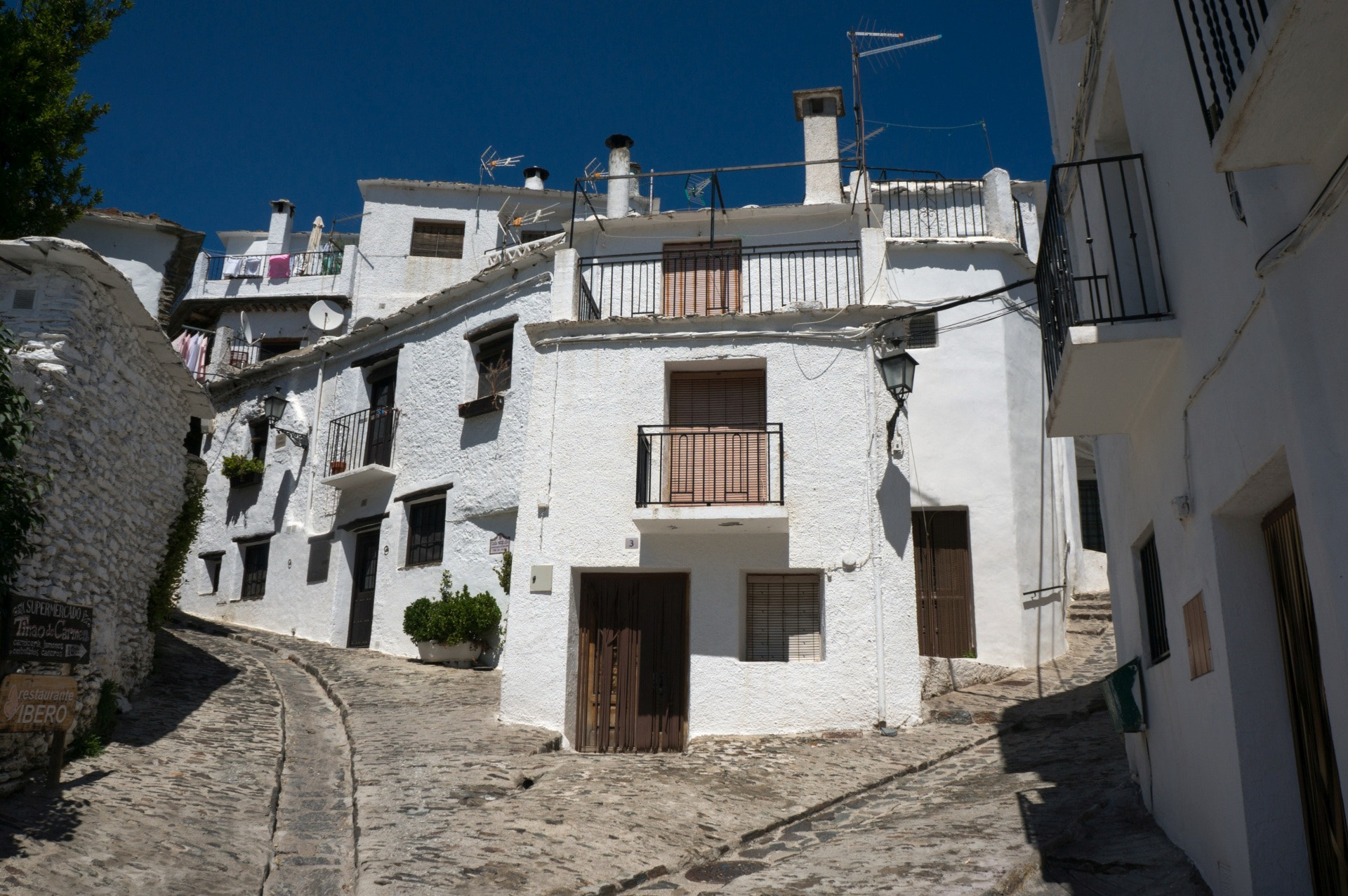 Sony Alpha NEX-6 + Sony E 18-55mm F3.5-5.6 OSS sample photo. Andalusia,old village in las alpujarras photography