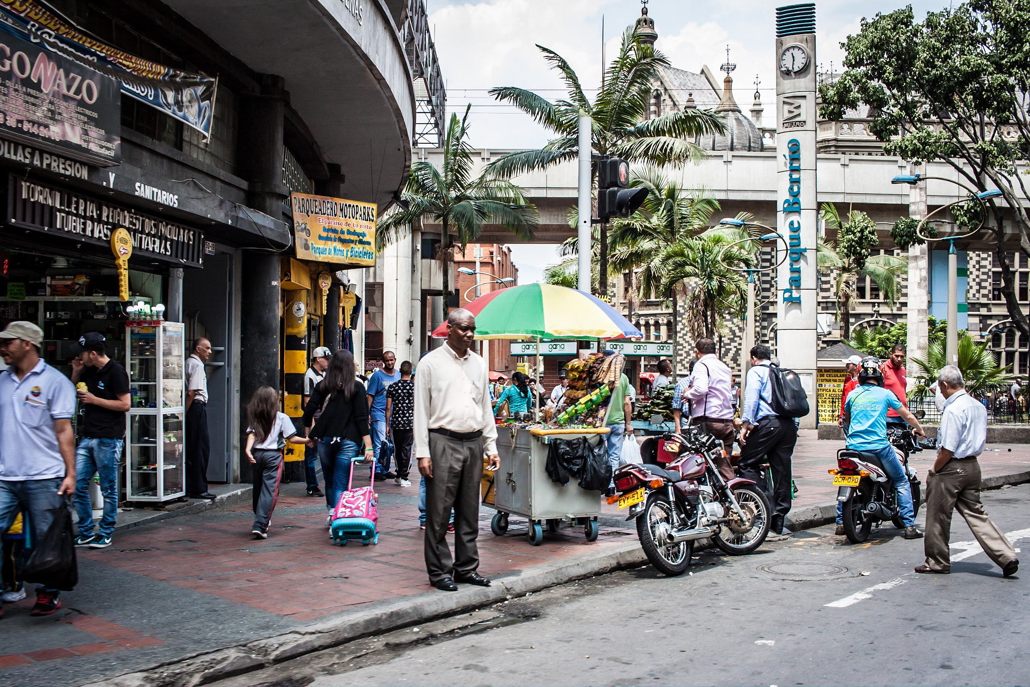 Canon EF-S 24mm F2.8 STM sample photo. Decisiones photography