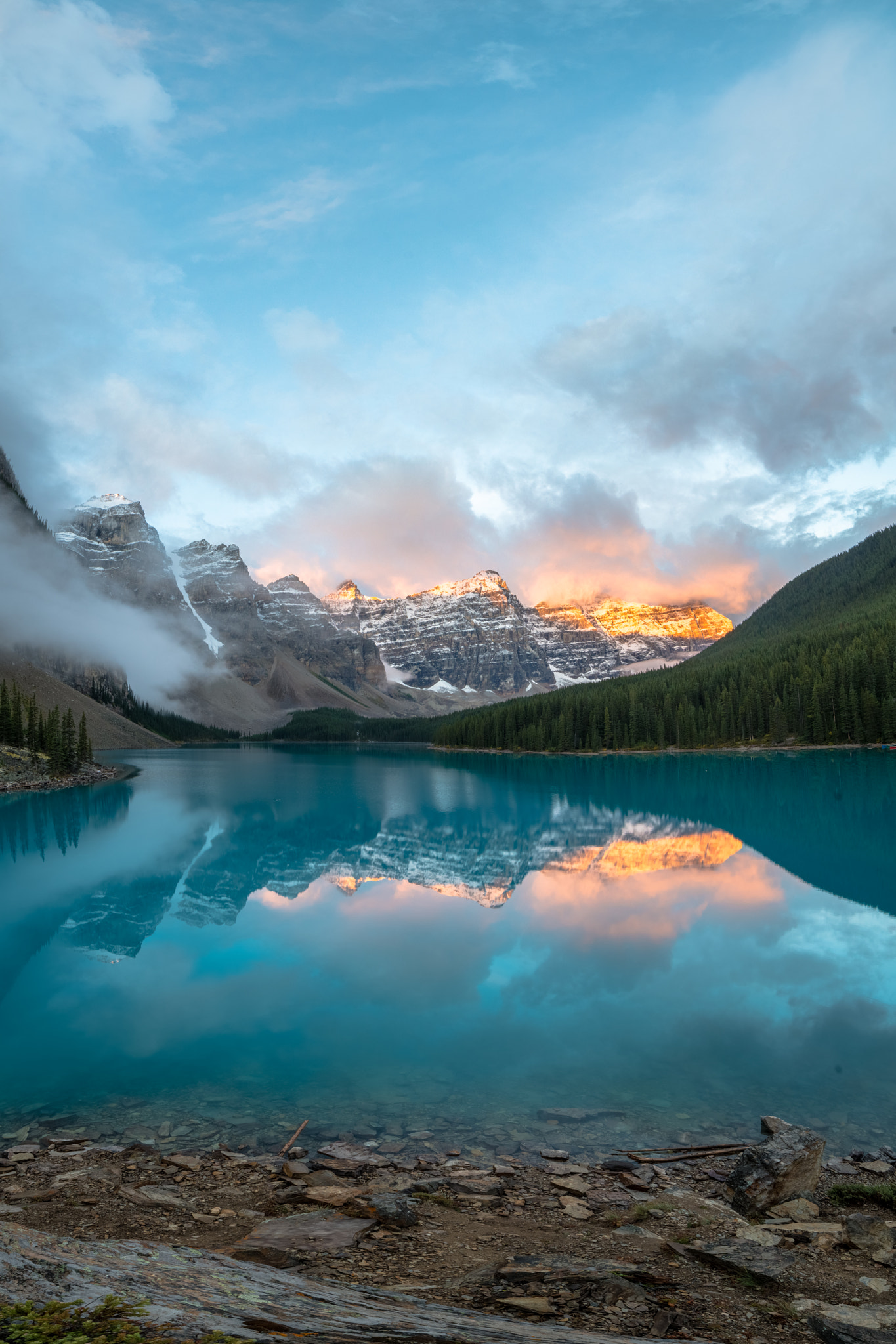 Samyang 14mm F2.8 ED AS IF UMC sample photo. Colours of moraine lake photography