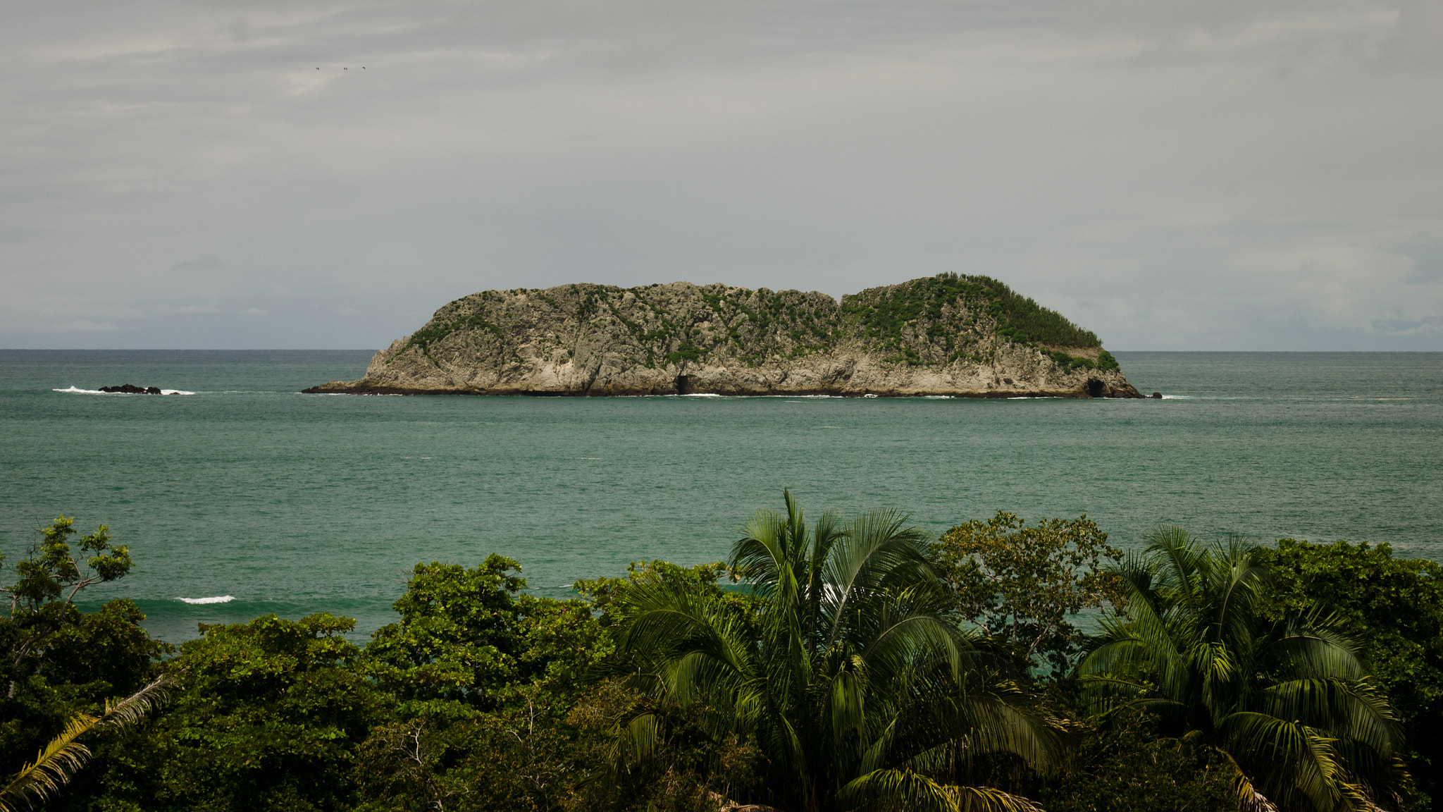 Nikon AF-S Nikkor 70-200mm F4G ED VR sample photo. Island in the sun photography