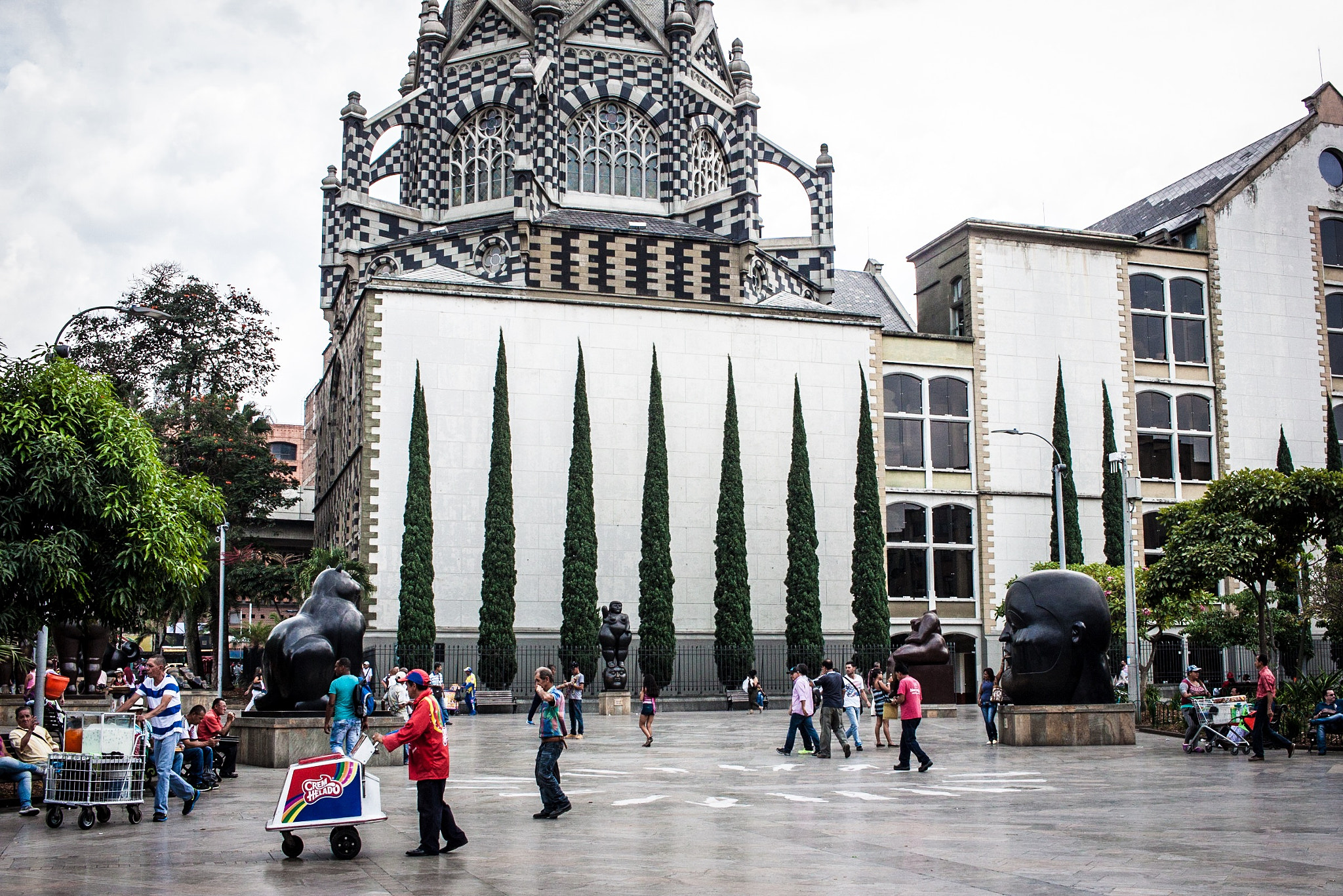 Canon EF-S 24mm F2.8 STM sample photo. Plaza paisa photography