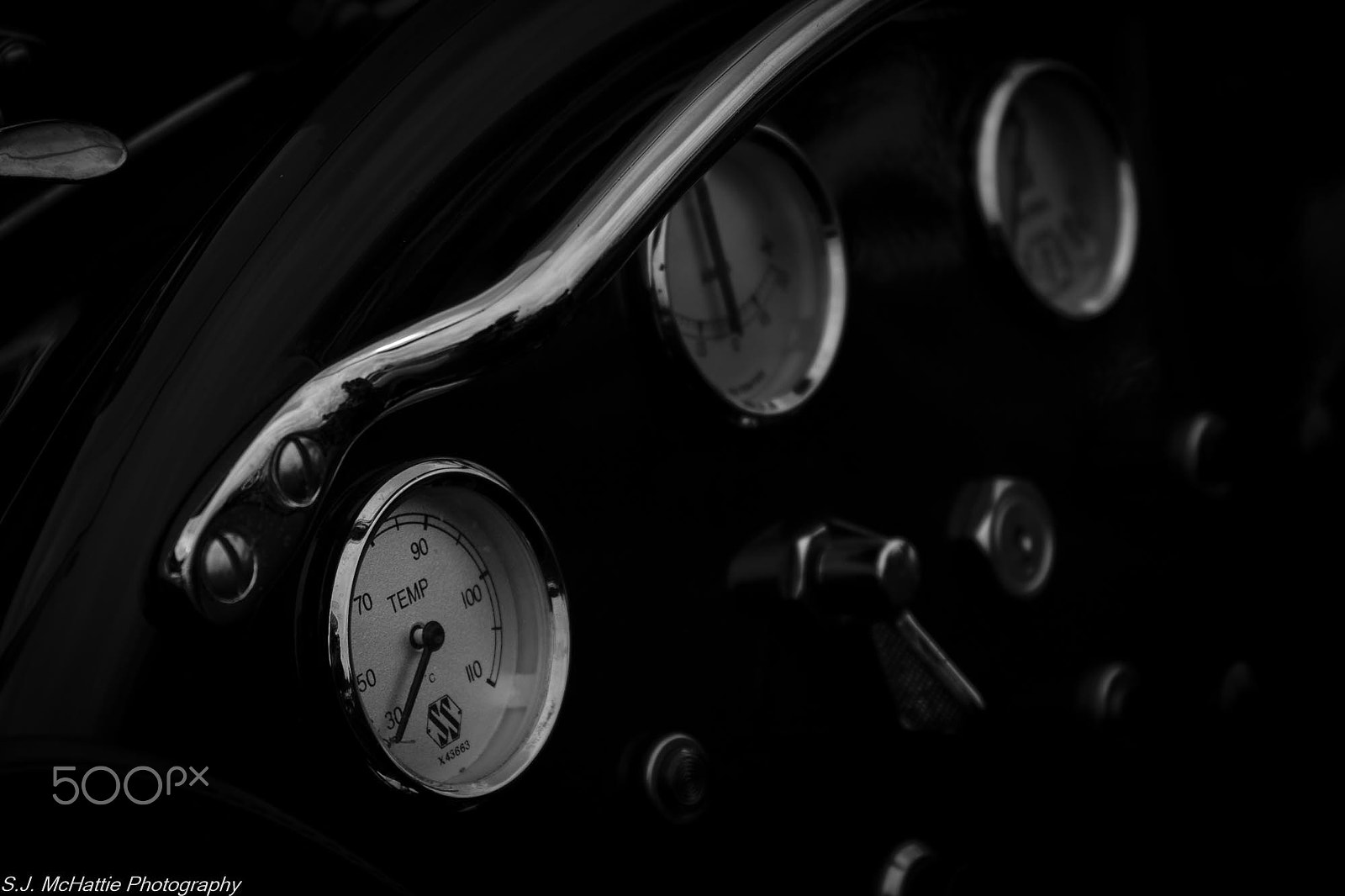 Canon EOS 450D (EOS Rebel XSi / EOS Kiss X2) sample photo. Vintage car photography